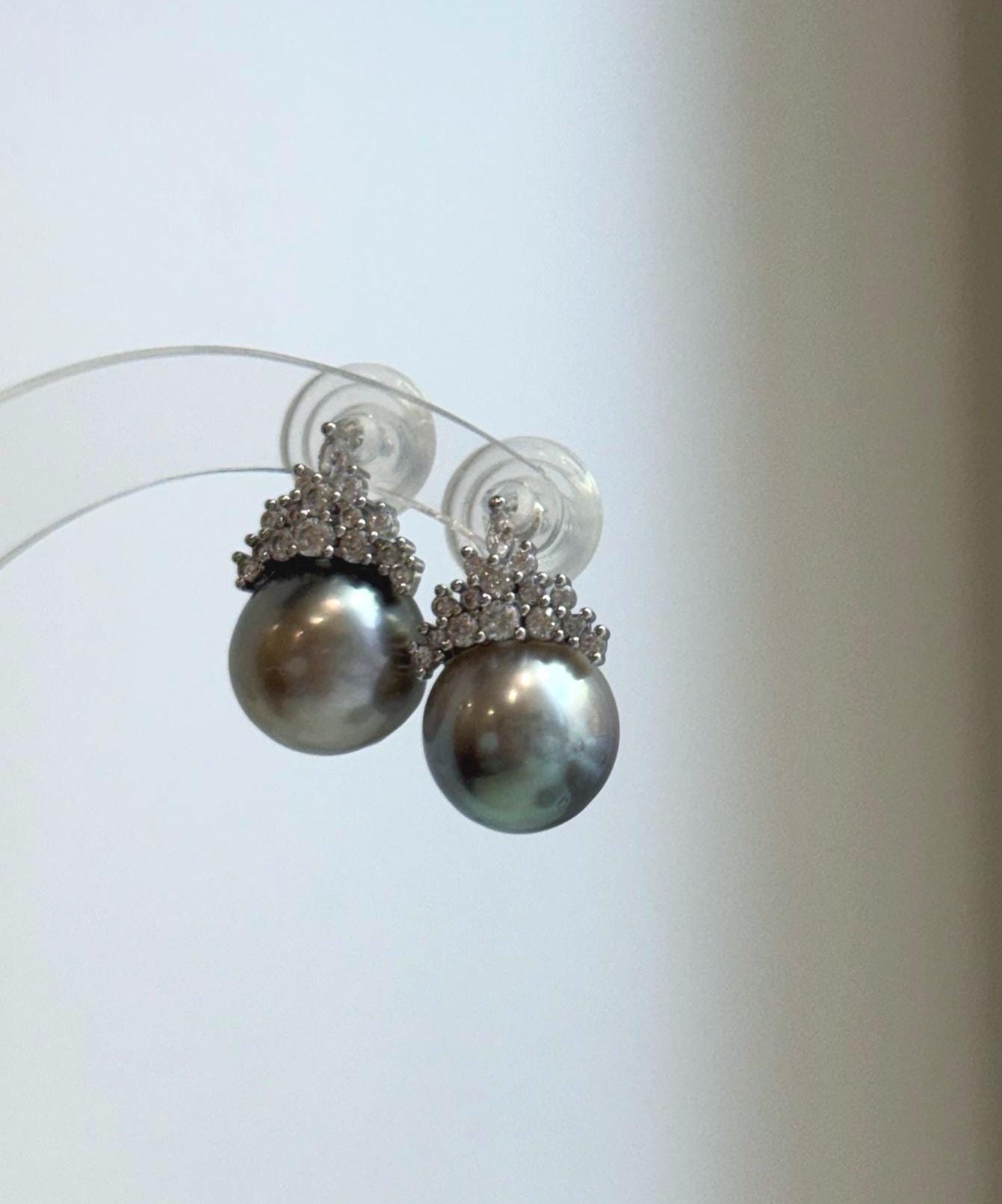 Elly’s 11.5mm Tahitian Platinum ocean Pearls Earrings: Extreme luster Mirrored, 2cm high, S925 silver cool fancy earrings.