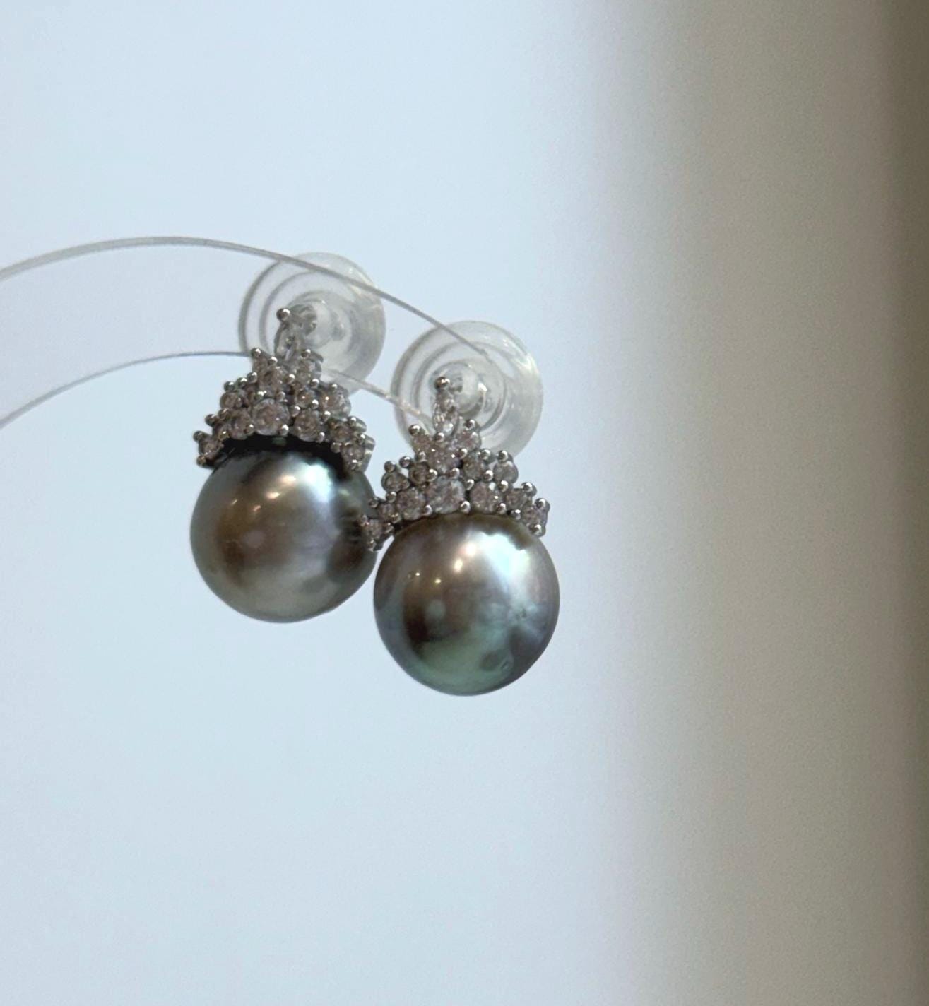Elly’s 11.5mm Tahitian Platinum ocean Pearls Earrings: Extreme luster Mirrored, 2cm high, S925 silver cool fancy earrings.