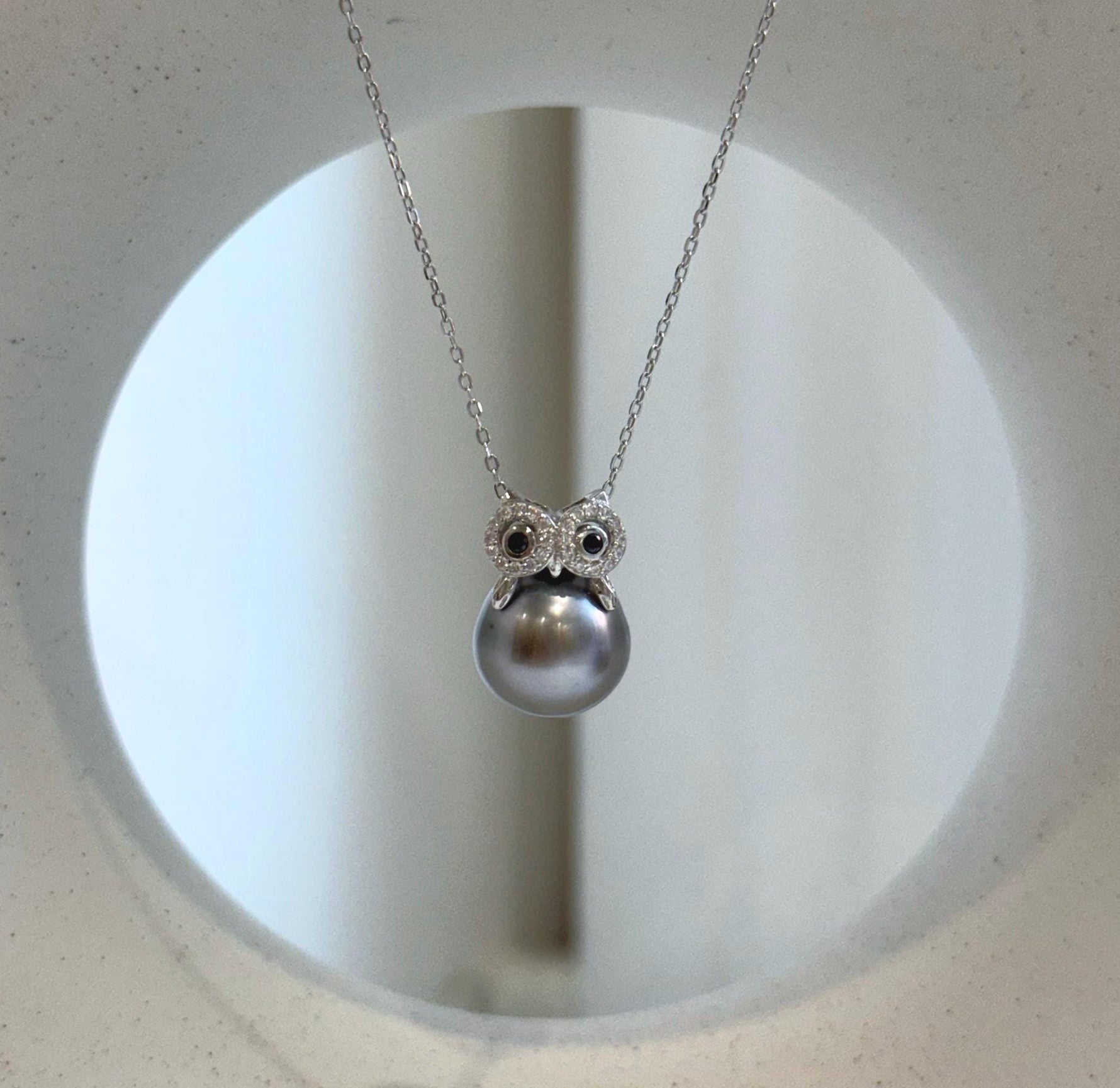 Elly’s 11.7mm Tahitian Platinum ocean Owl pendant: Extreme luster mirrored, S925 silver pendant.