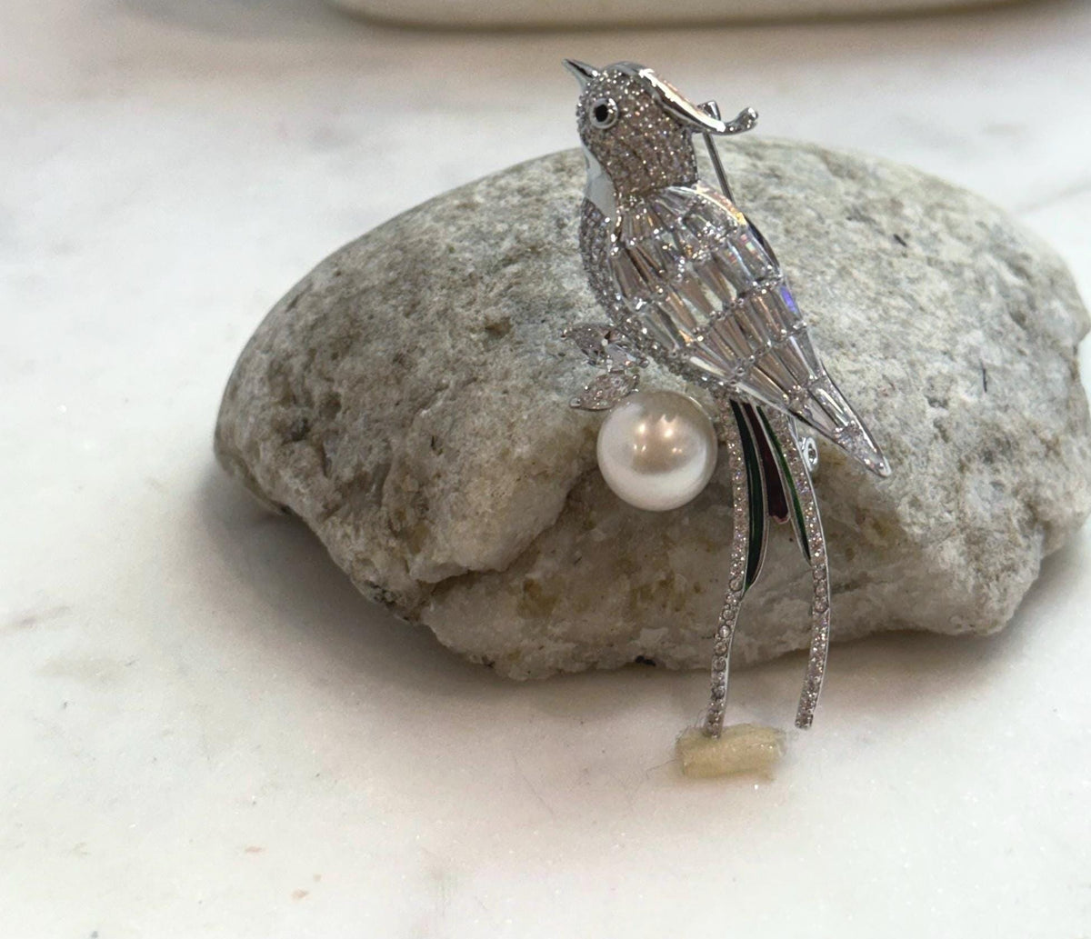 Elly’s Edison white Pearl Bird Brooch Pendant 2in1: Extreme luster mirrored, 11.2mm, 3x6.5cm