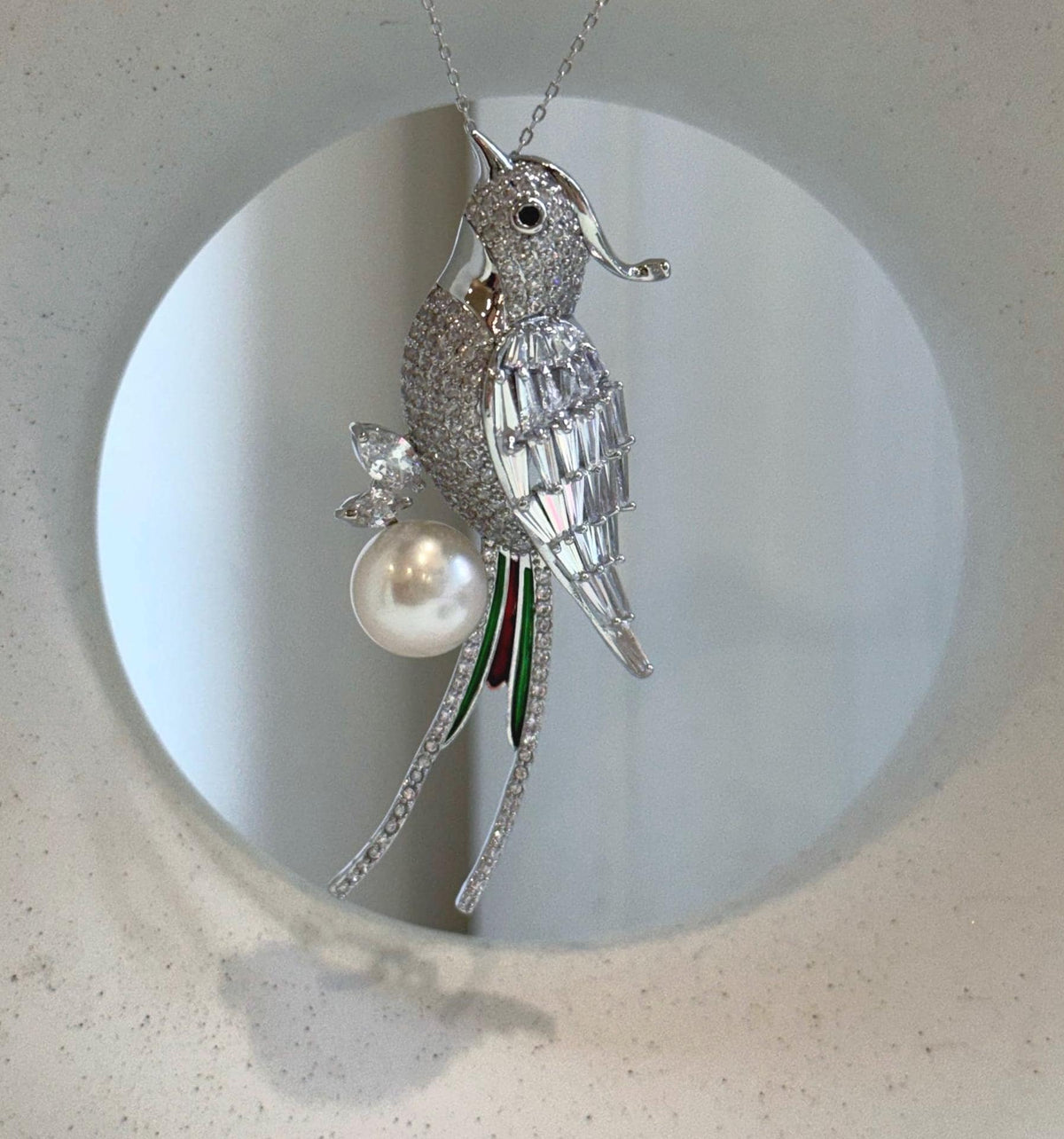 Elly’s Edison white Pearl Bird Brooch Pendant 2in1: Extreme luster mirrored, 11.2mm, 3x6.5cm