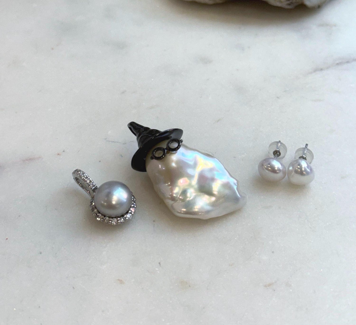 Elly’s Set of Pendant earrings hair clip, natural Freshwater pearls, vintage set.
