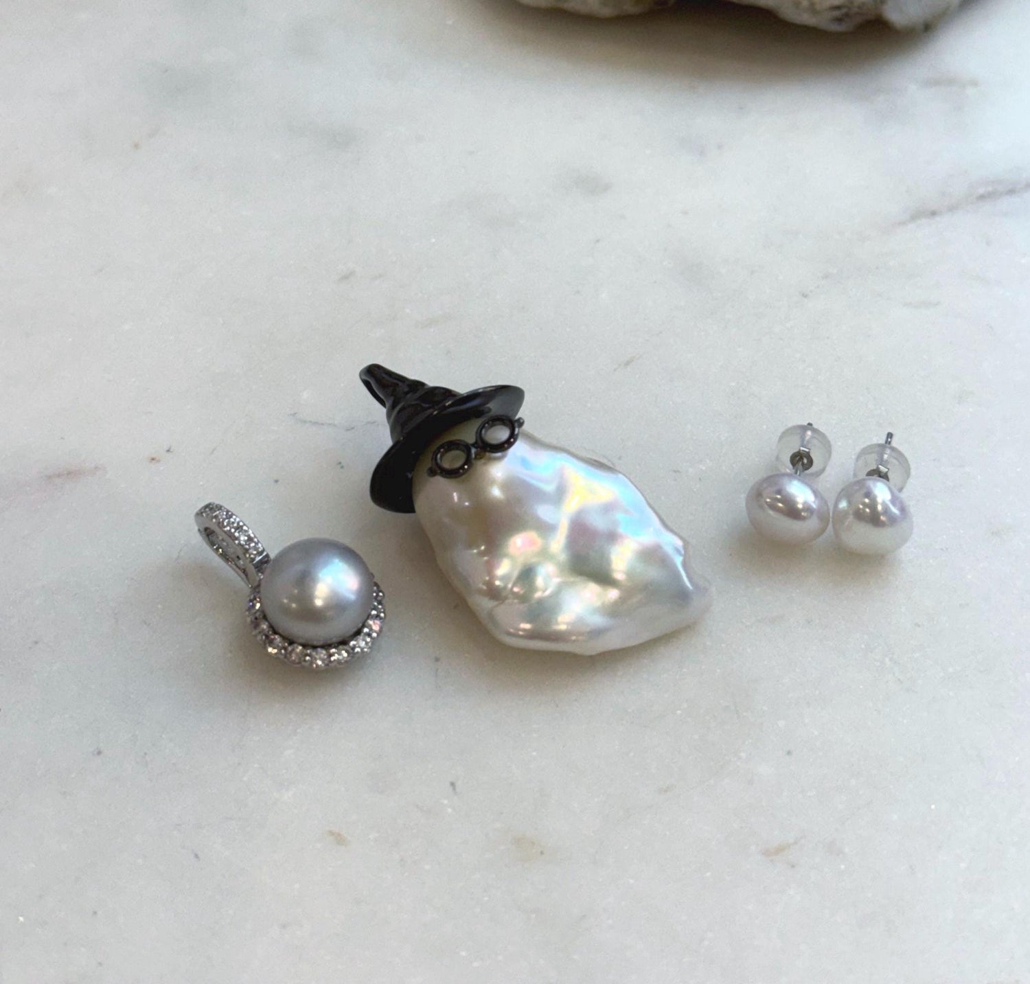 Elly’s Set of Pendant earrings hair clip, natural Freshwater pearls, vintage set.