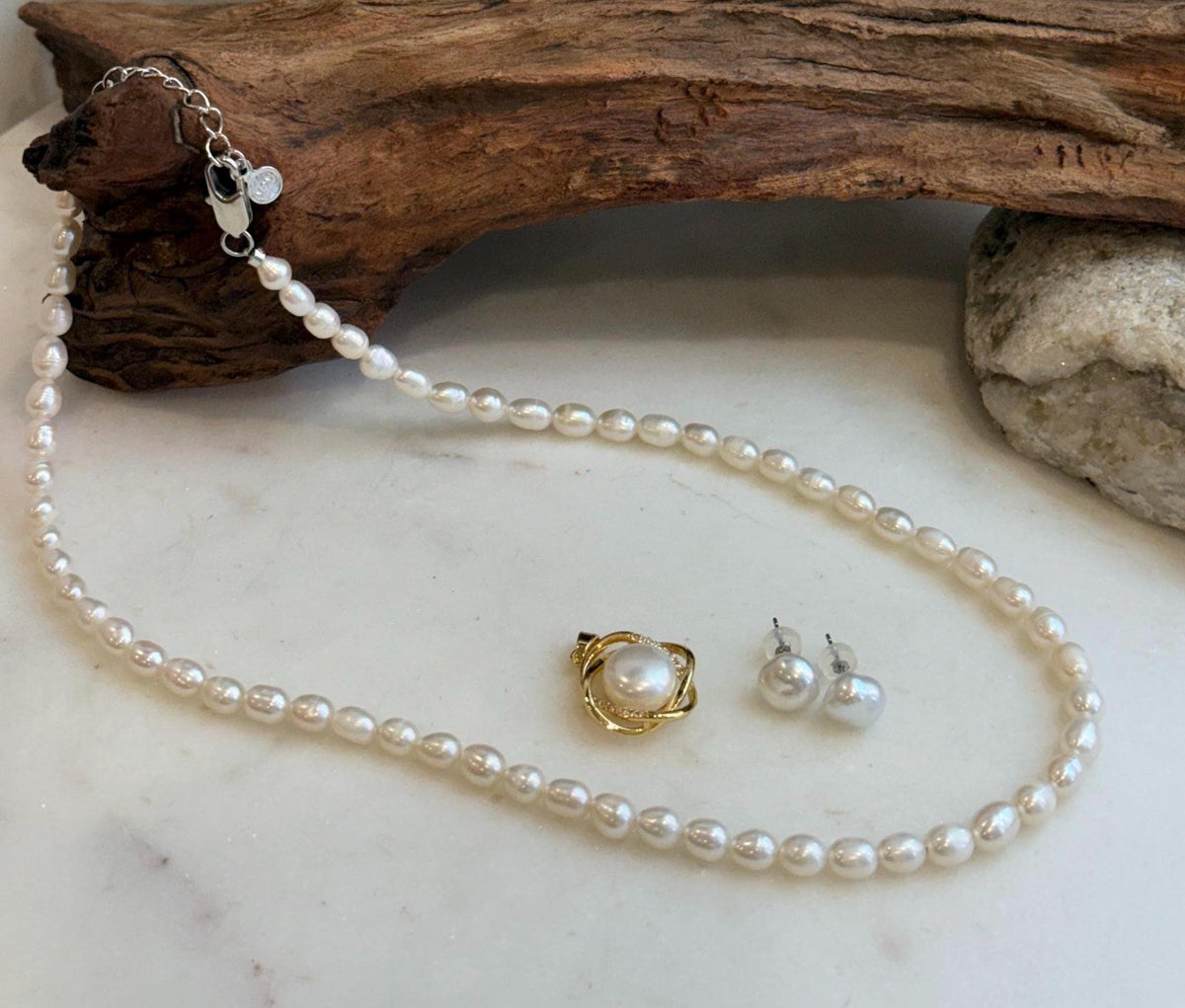 Elly’s Set of 3, pearls Necklace Pendant earrings, natural Freshwater pearls, vintage cool set.
