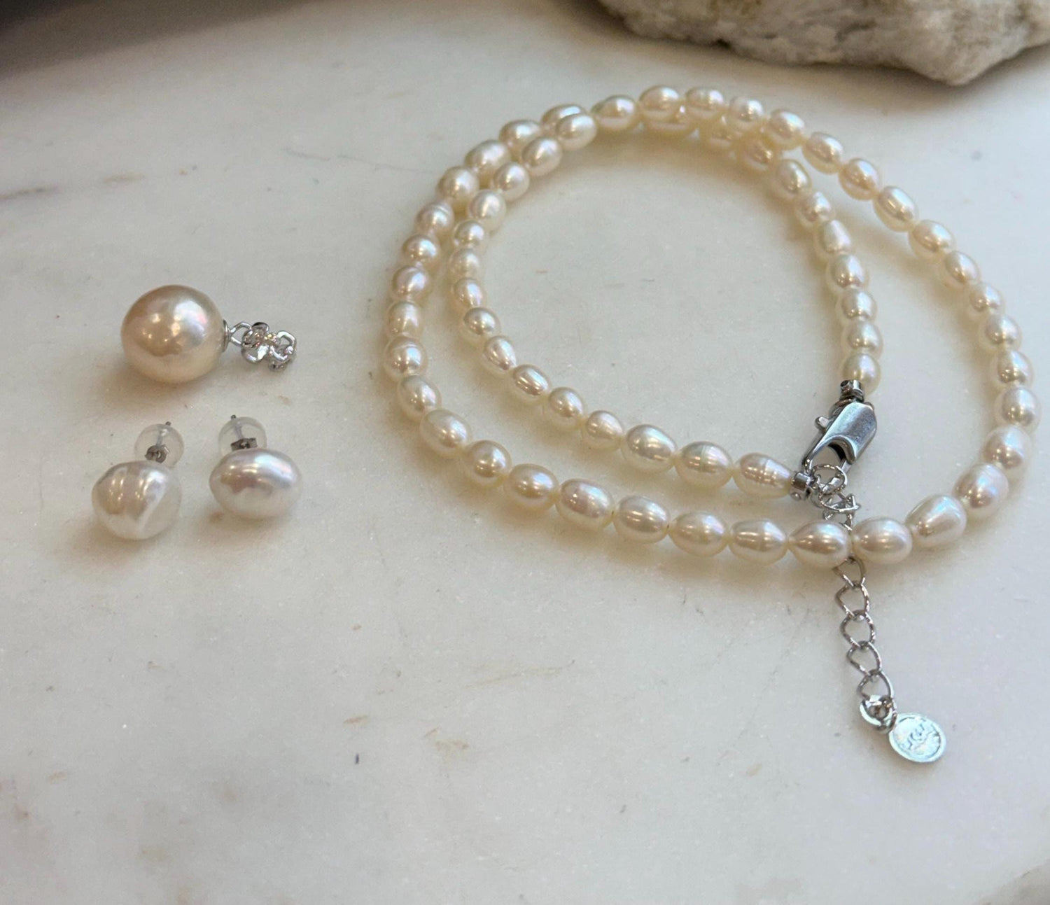 Elly’s Set of 3, pearls Necklace Pendant earrings, natural Freshwater pearls, vintage cool set.