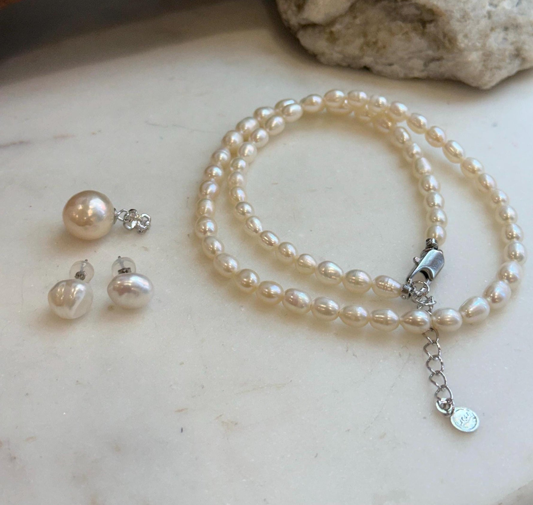 Elly’s Set of 3, pearls Necklace Pendant earrings, natural Freshwater pearls, vintage cool set.