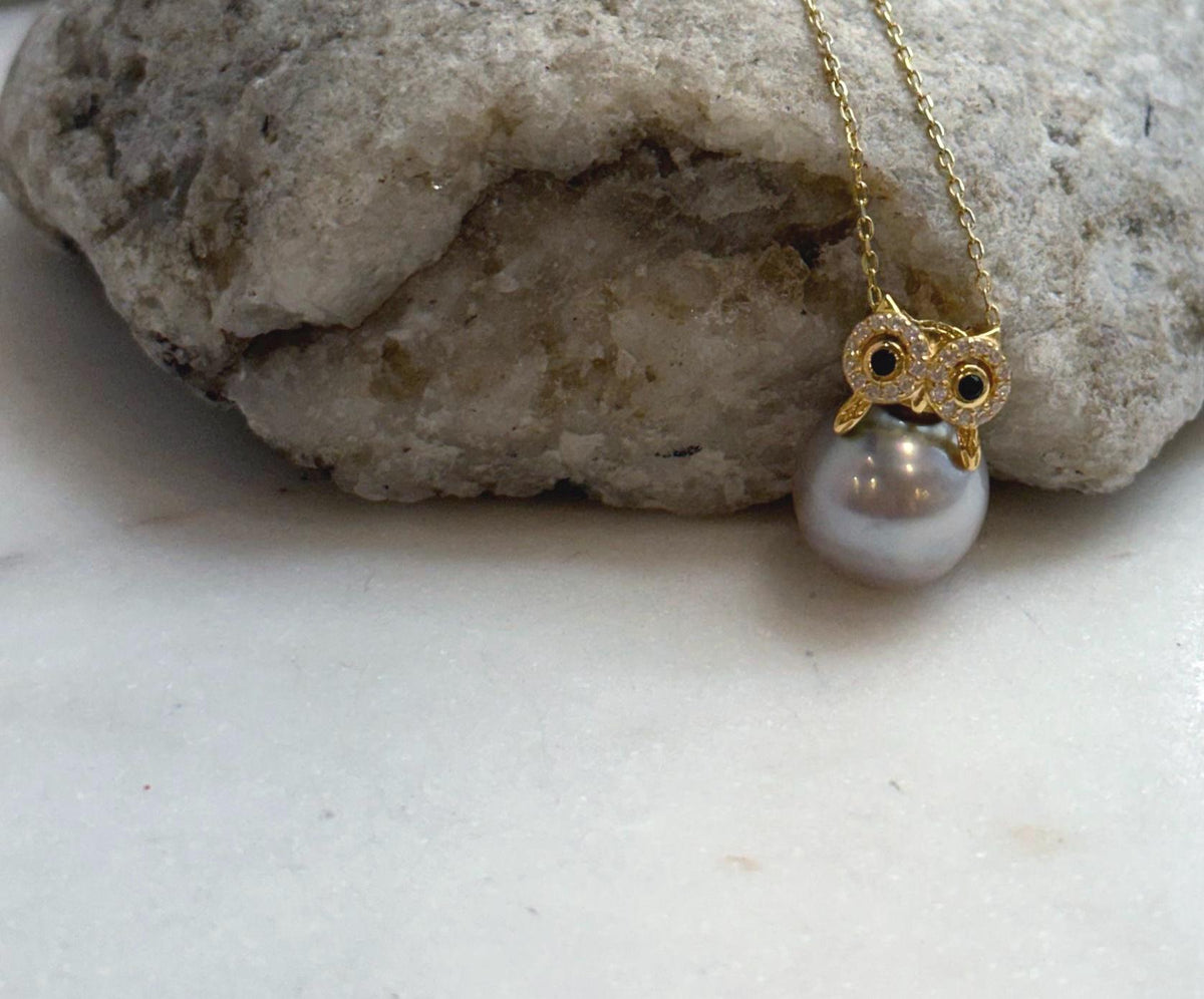 Elly’s 12.1mm Tahitian silver Platinum taupe ocean Owl pendant: Extreme luster mirrored, S925 silver pendant.