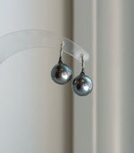 Elly’s 10.2mm Tahitian Silver Platinum ocean Pearls High Heel Earrings Hooks: Extreme luster Mirrored, 1.8cm high, S925 silver earrings.
