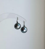 Elly’s 10.2mm Tahitian Silver Platinum ocean Pearls High Heel Earrings Hooks: Extreme luster Mirrored, 1.8cm high, S925 silver earrings.
