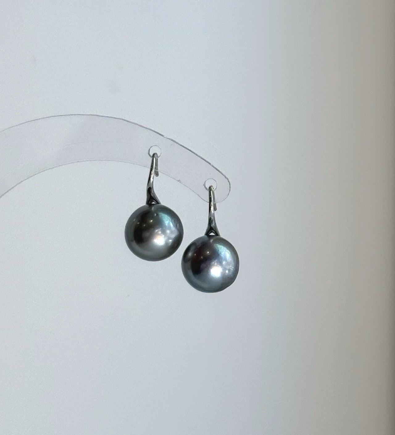 Elly’s 10.2mm Tahitian Silver Platinum ocean Pearls High Heel Earrings Hooks: Extreme luster Mirrored, 1.8cm high, S925 silver earrings.