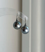 Elly’s 10.2mm Tahitian Silver Platinum ocean Pearls High Heel Earrings Hooks: Extreme luster Mirrored, 1.8cm high, S925 silver earrings.