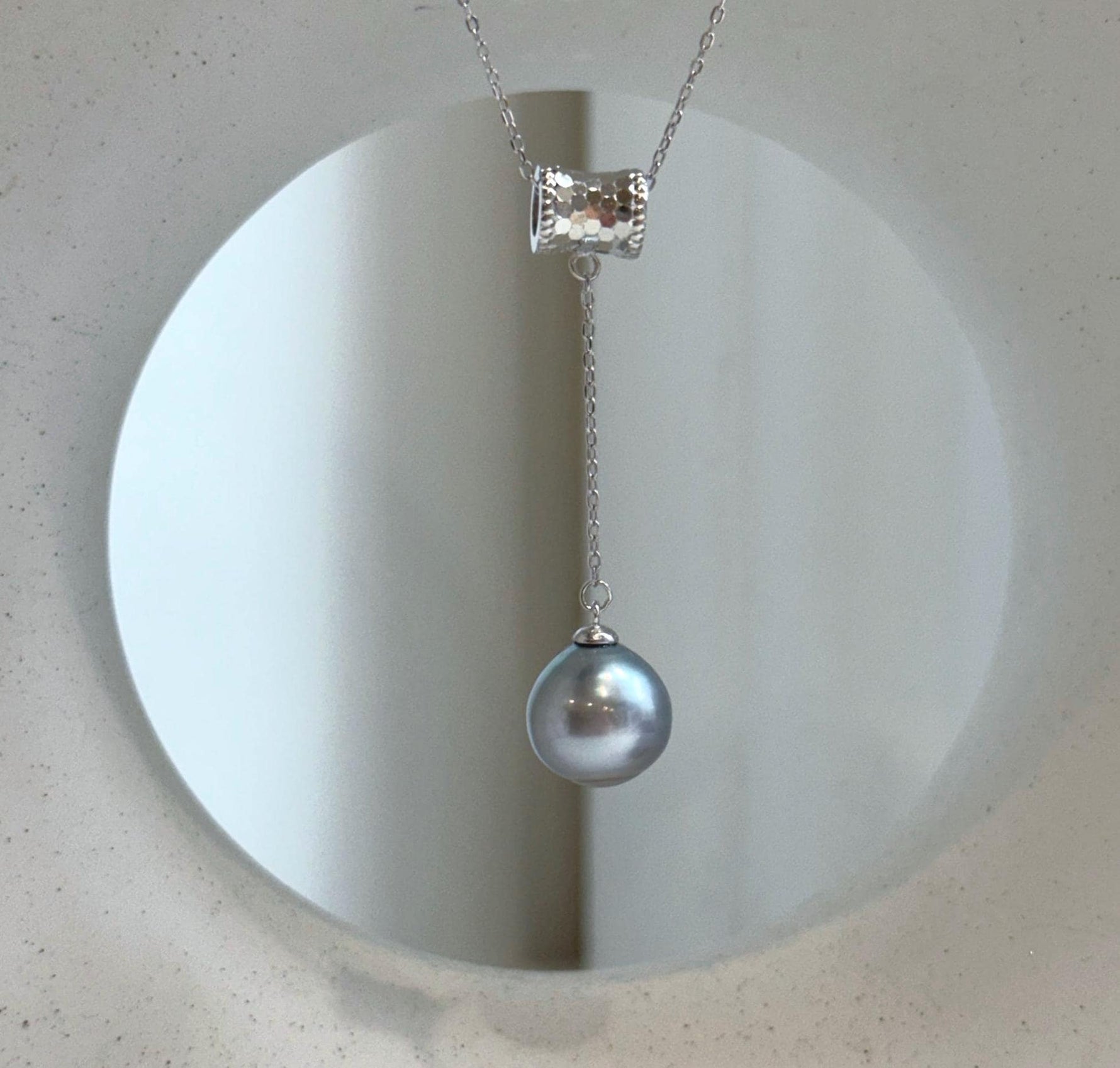 Elly’s 11.3mm Tahitian silver platinum ocean Pearl pendant: Extreme luster mirrored, 4.7cm high, S925 silver pendant.