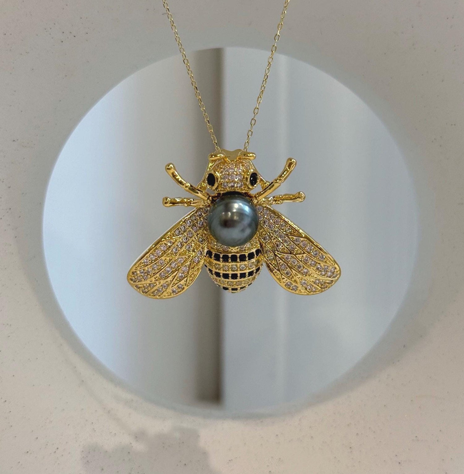 Elly’s Tahitian platinum Ocean Pearl Bee Brooch pendant 2in1: Extreme luster mirrored, 9.3mm, 4x3fcm, No chain.
