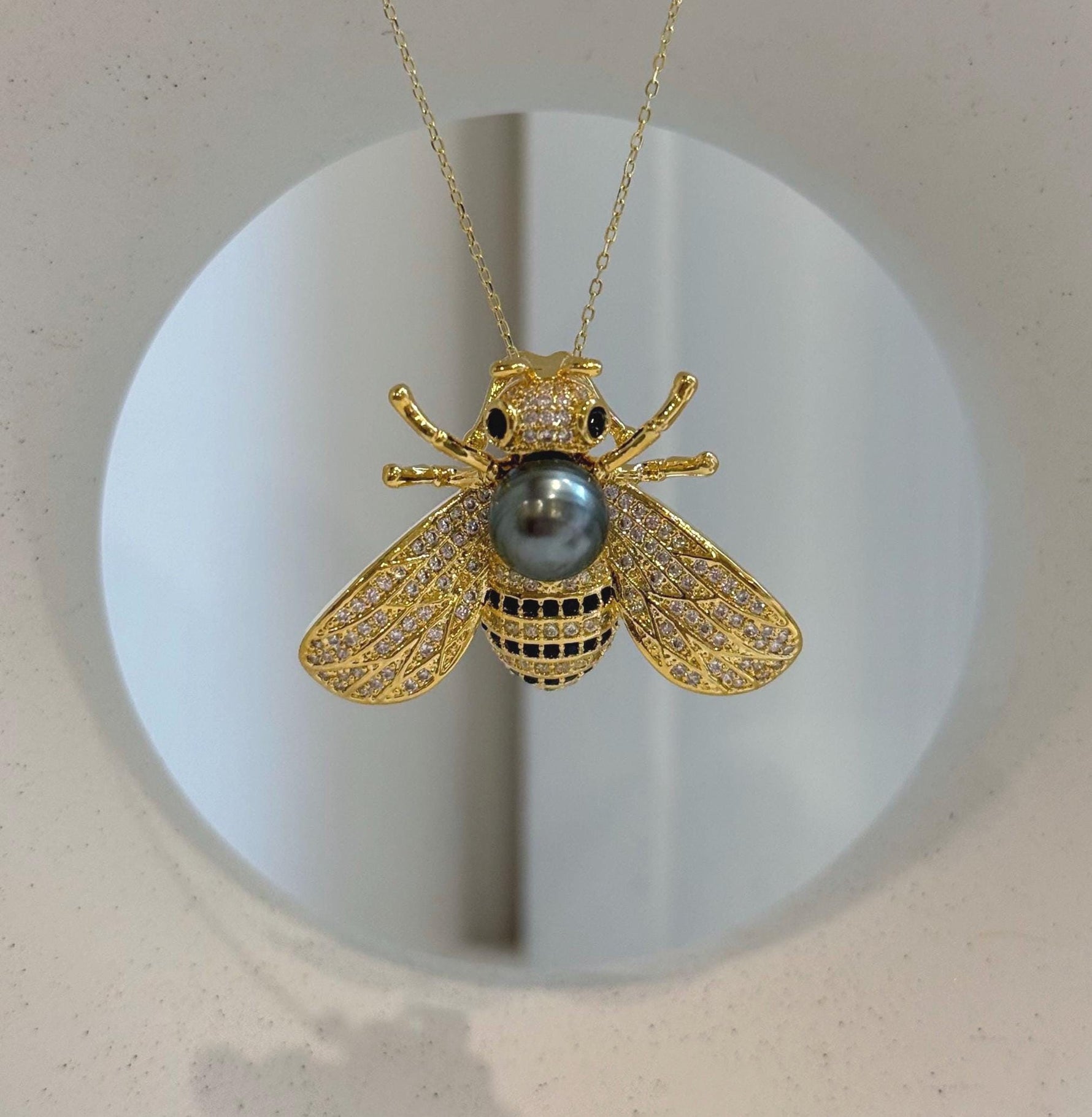 Elly’s Tahitian platinum Ocean Pearl Bee Brooch pendant 2in1: Extreme luster mirrored, 9.3mm, 4x3fcm, No chain.