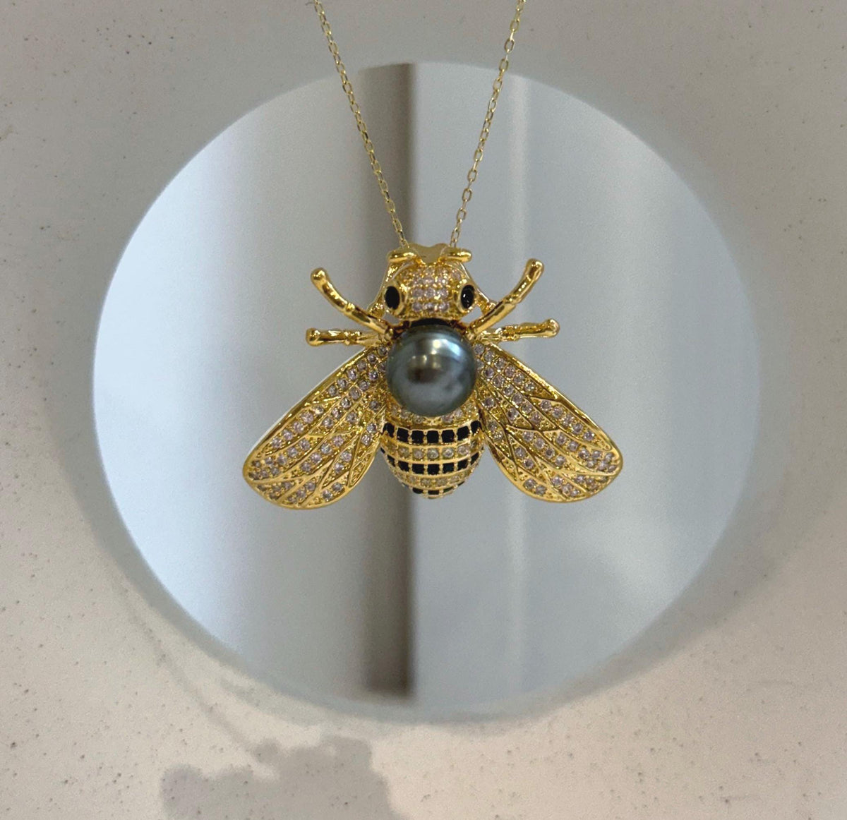 Elly’s Tahitian platinum Ocean Pearl Bee Brooch pendant 2in1: Extreme luster mirrored, 9.3mm, 4x3fcm, No chain.