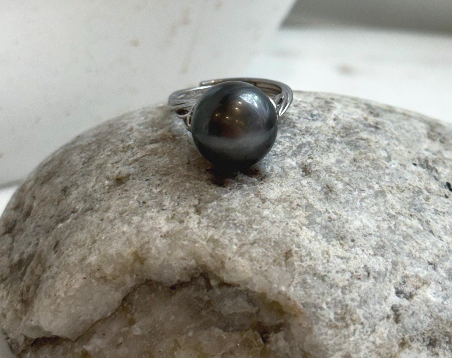 Elly’s 12.6mm Tahitian Ocean black platinum ocean Pearl Ring: Extreme luster mirrored, S925 silver adjustable Ring. Pearl Jewelry Idea.