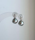 Elly’s 8.6mm Tahitian Silver Platinum ocean Pearls Earrings: Extreme luster Mirrored, 1.6cm high, S925 silver cool fancy earrings.