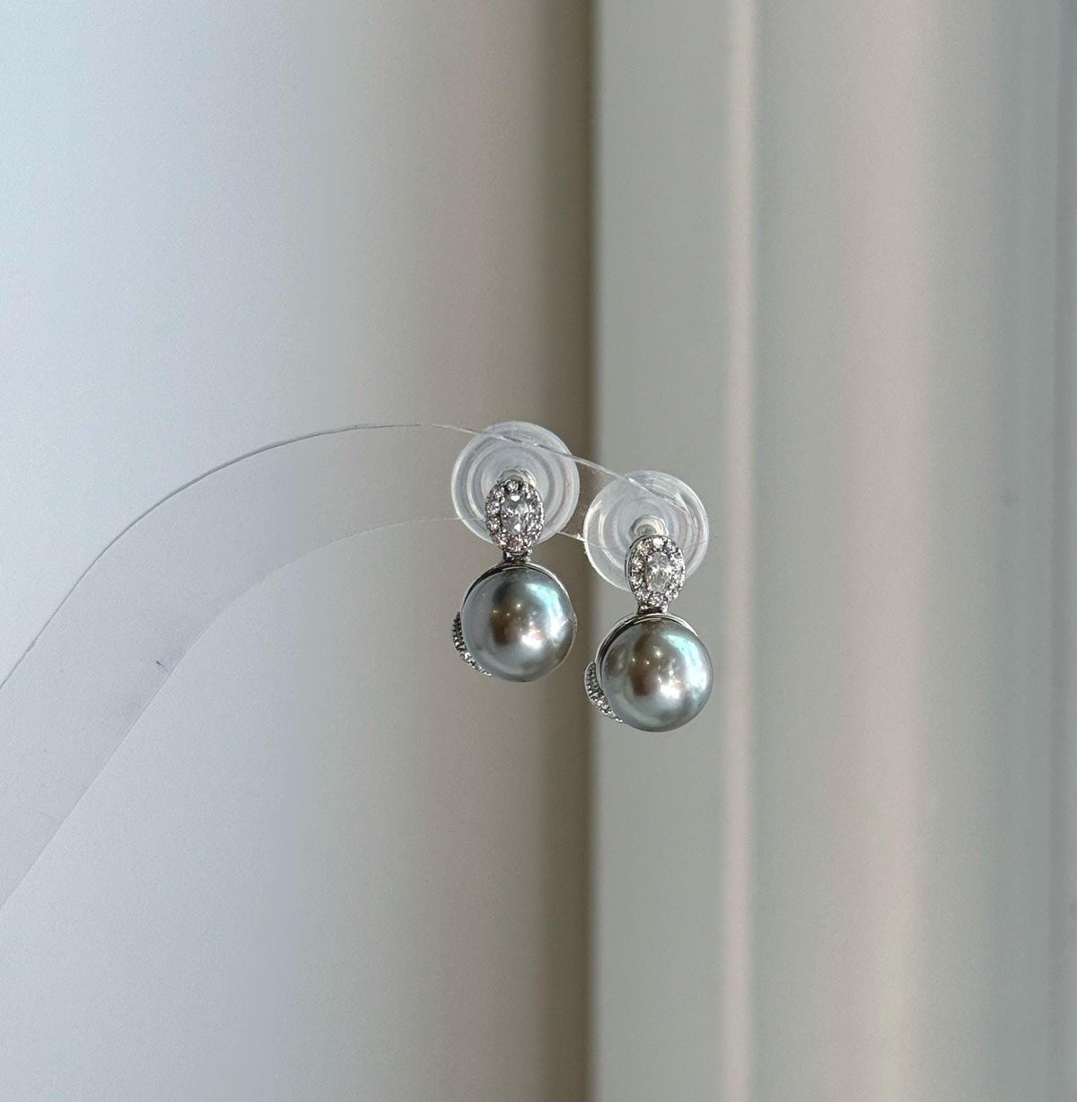 Elly’s 8.6mm Tahitian Silver Platinum ocean Pearls Earrings: Extreme luster Mirrored, 1.6cm high, S925 silver cool fancy earrings.