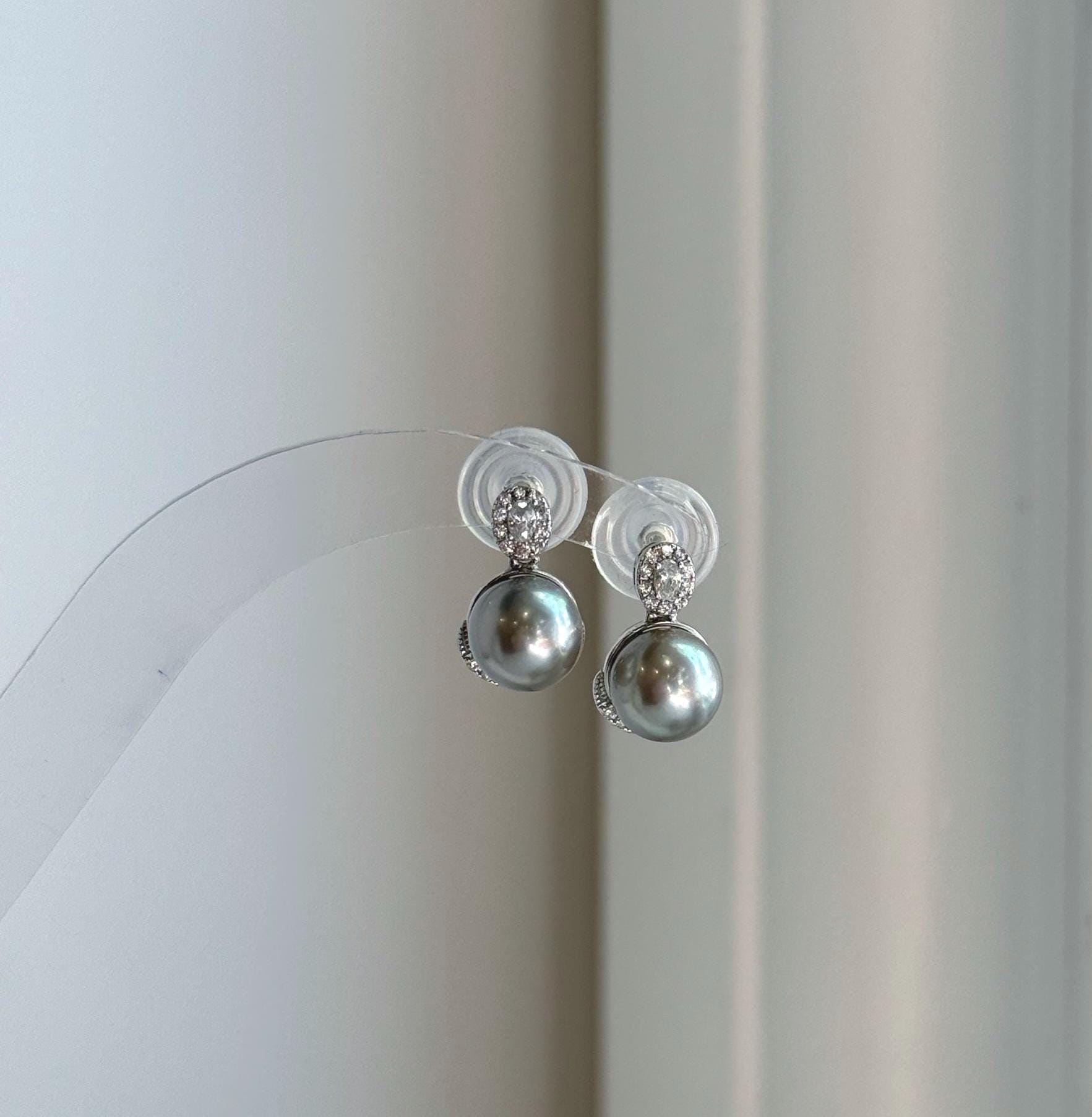Elly’s 8.6mm Tahitian Silver Platinum ocean Pearls Earrings: Extreme luster Mirrored, 1.6cm high, S925 silver cool fancy earrings.