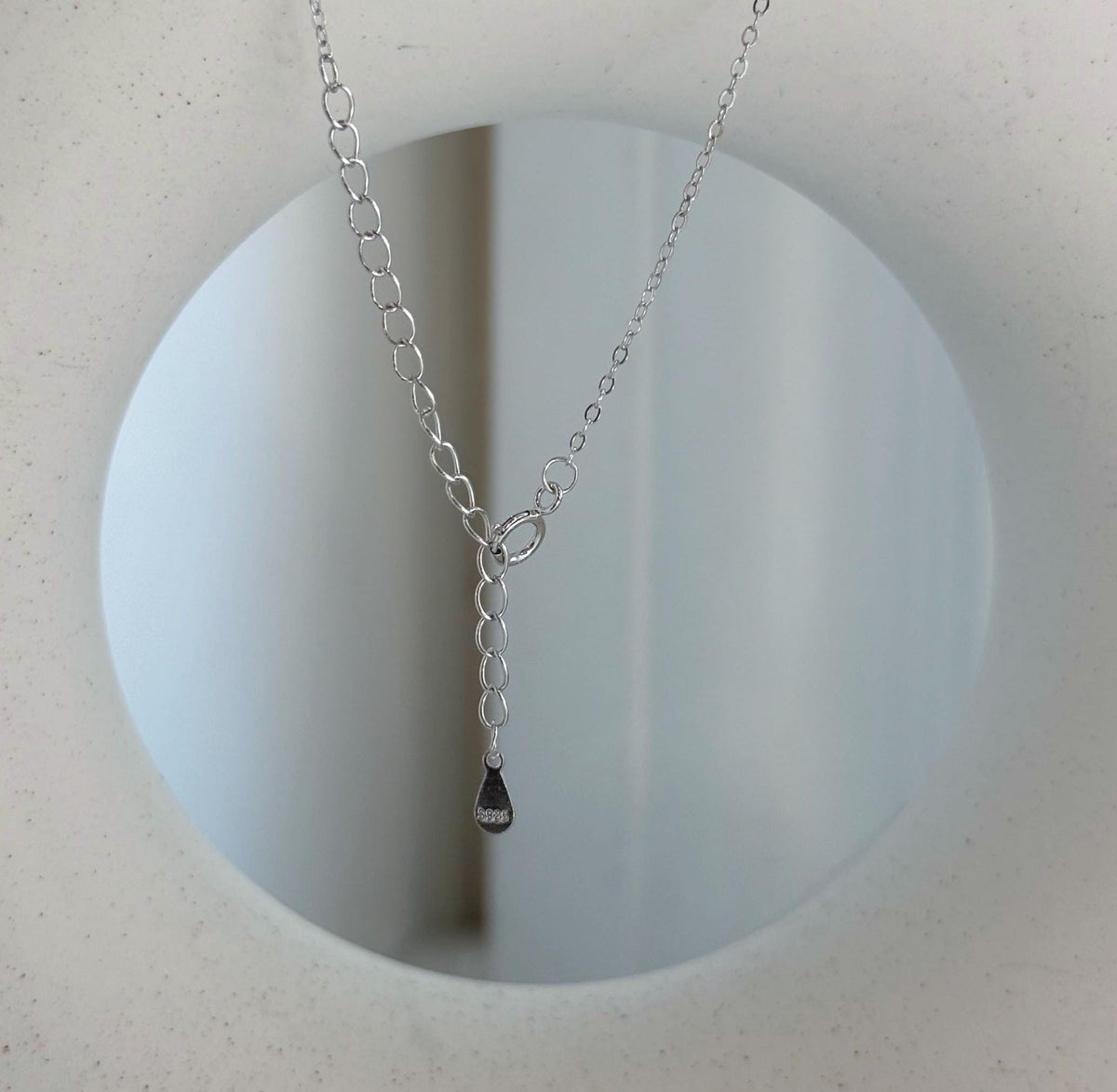 Elly’s 8.7mm Tahitian taupe ocean Pearl pendant chain set: Extreme luster mirrored, S925 silver pendant chain, 1.1x2.3cm to 17.7”.