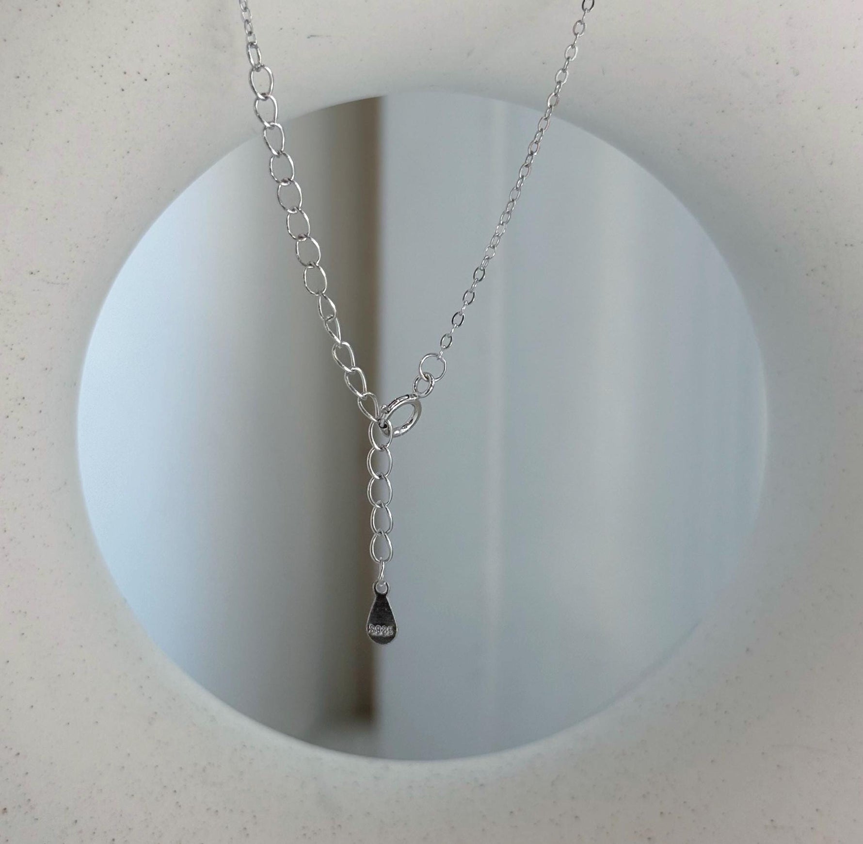 Elly’s 8.7mm Tahitian taupe ocean Pearl pendant chain set: Extreme luster mirrored, S925 silver pendant chain, 1.1x2.3cm to 17.7”.