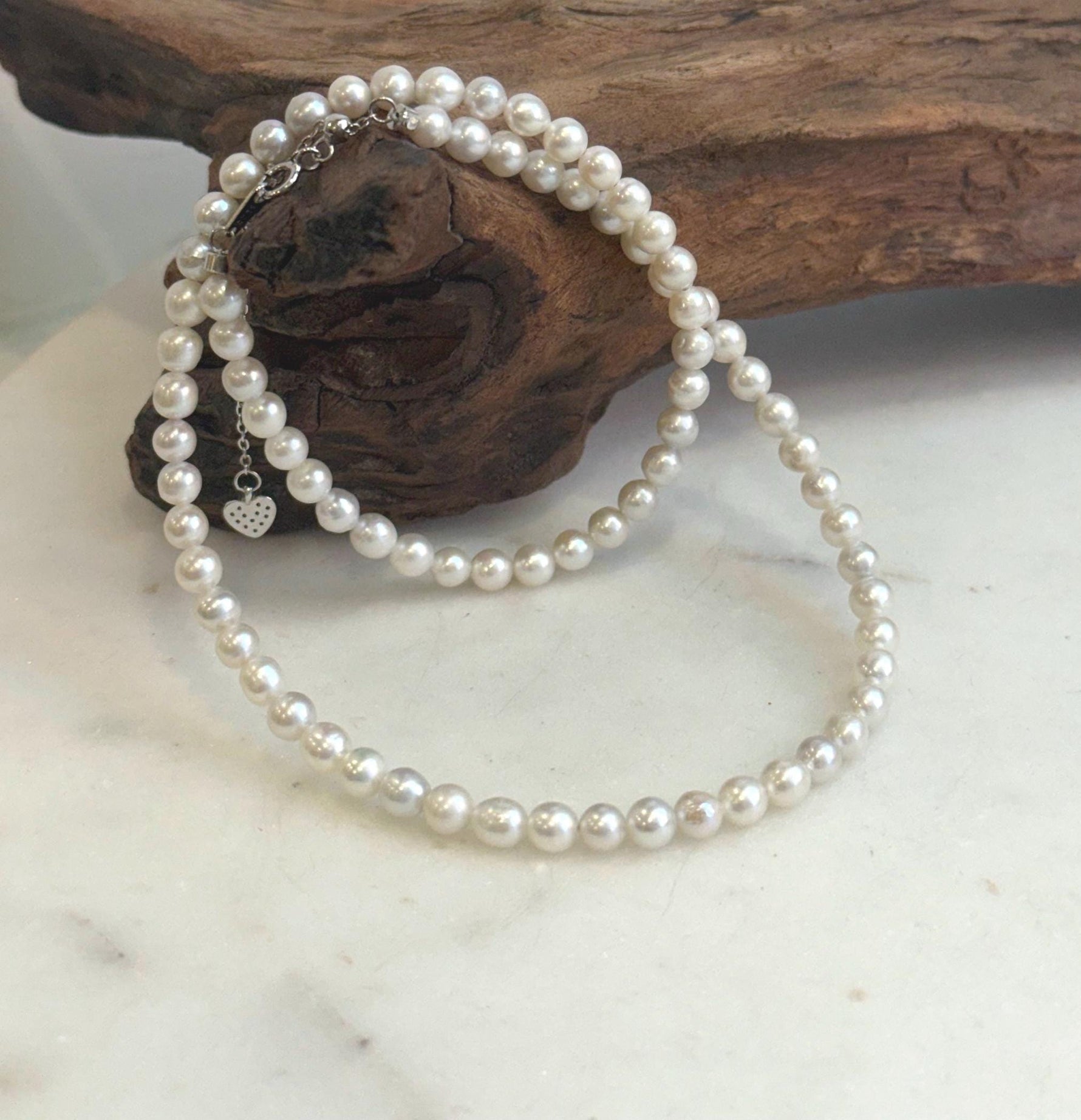 White freshwater pearl necklace with mirror luster