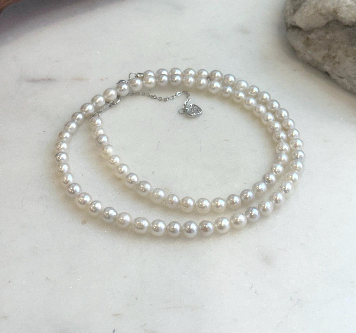 Classic white pearl necklace for women