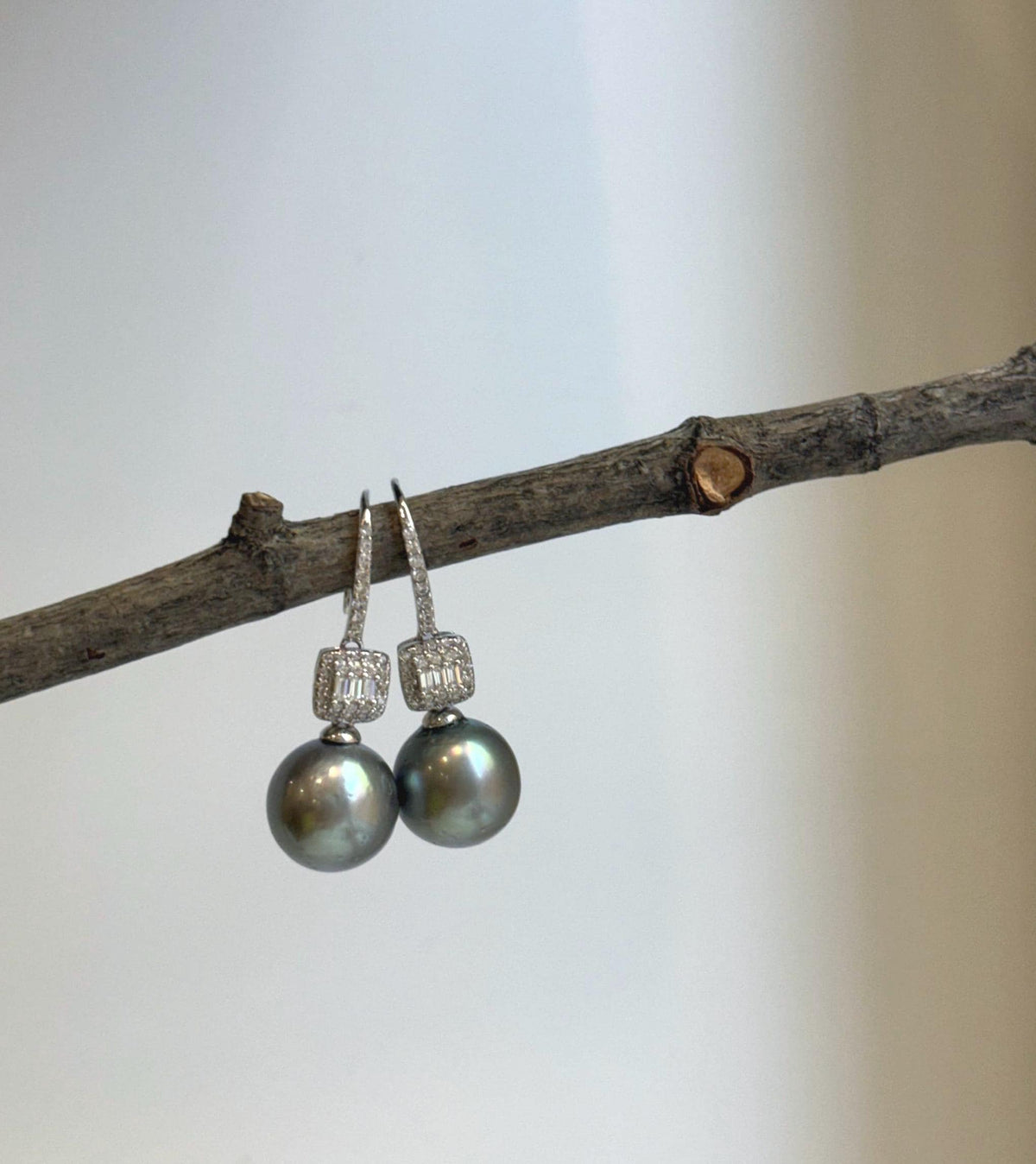 Elly’s 11.1mm Tahitian Platinum ocean Pearls Earrings hooks: Extreme luster Mirrored, 3.1cm high, S925 silver cool fancy earrings.