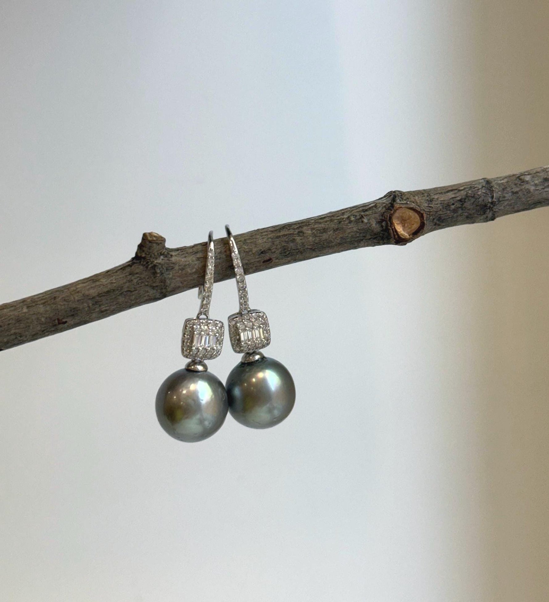 Elly’s 11.1mm Tahitian Platinum ocean Pearls Earrings hooks: Extreme luster Mirrored, 3.1cm high, S925 silver cool fancy earrings.