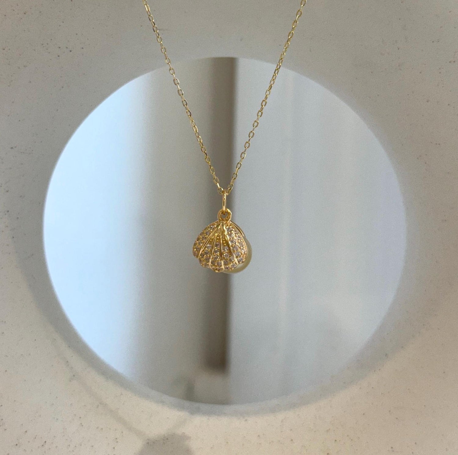 Elly’s 8.1mm South Sea deep tea Gold ocean Pearl Shell pendant: Extreme luster mirrored, 1.1x1.5cm, S925 silver pendant.