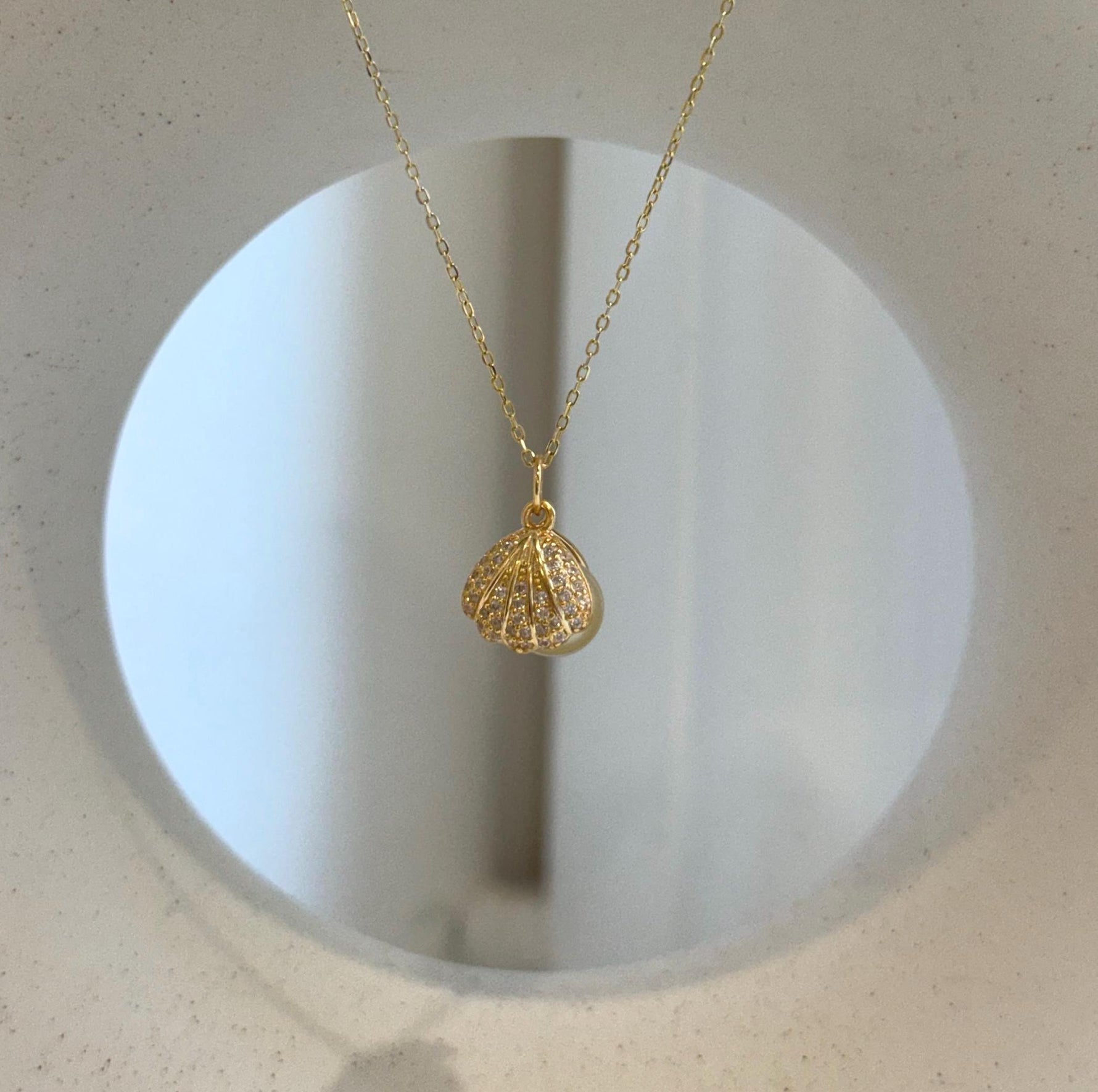 Elly’s 8.1mm South Sea deep tea Gold ocean Pearl Shell pendant: Extreme luster mirrored, 1.1x1.5cm, S925 silver pendant.