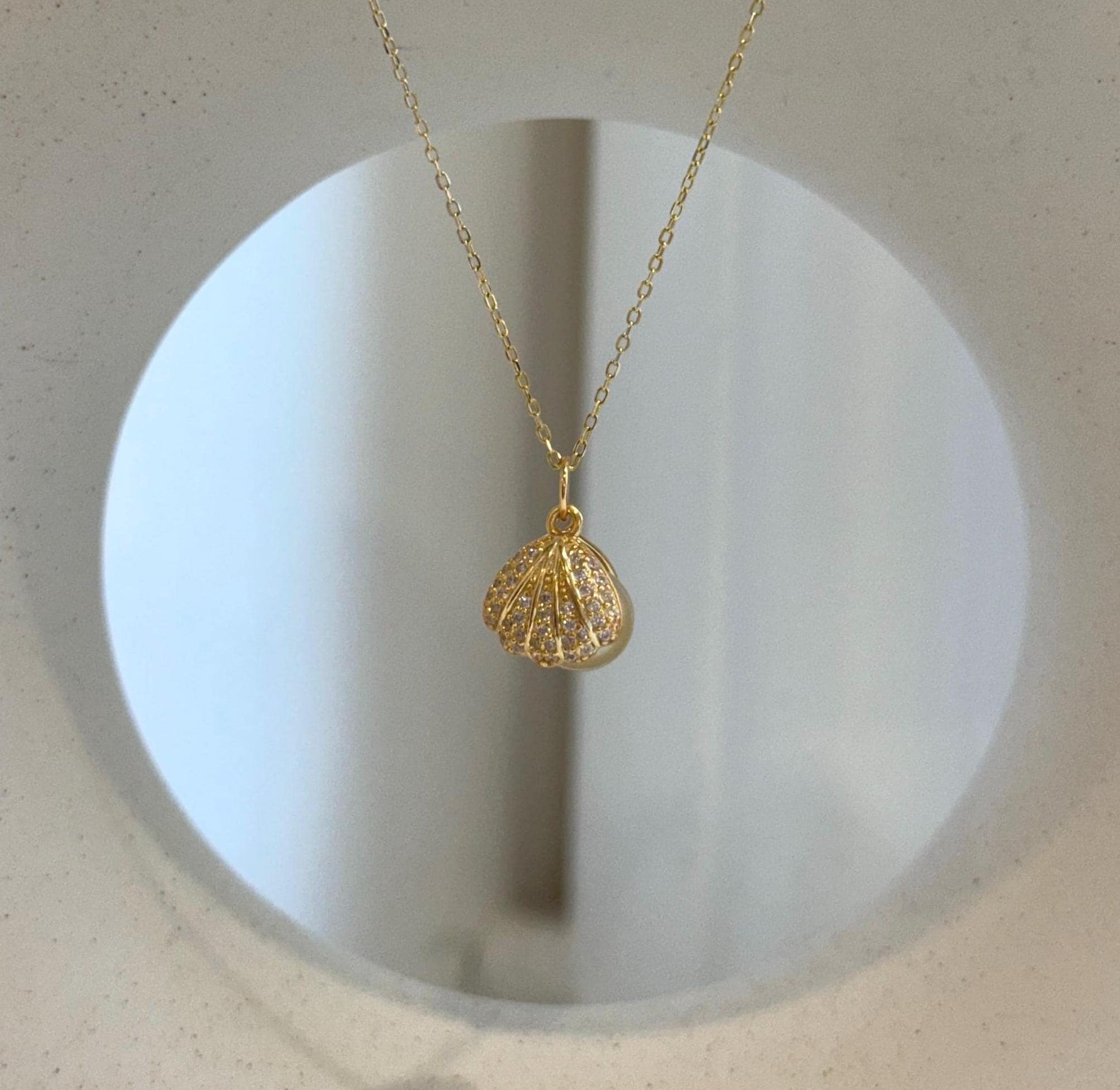 Elly’s 8.1mm South Sea deep tea Gold ocean Pearl Shell pendant: Extreme luster mirrored, 1.1x1.5cm, S925 silver pendant.