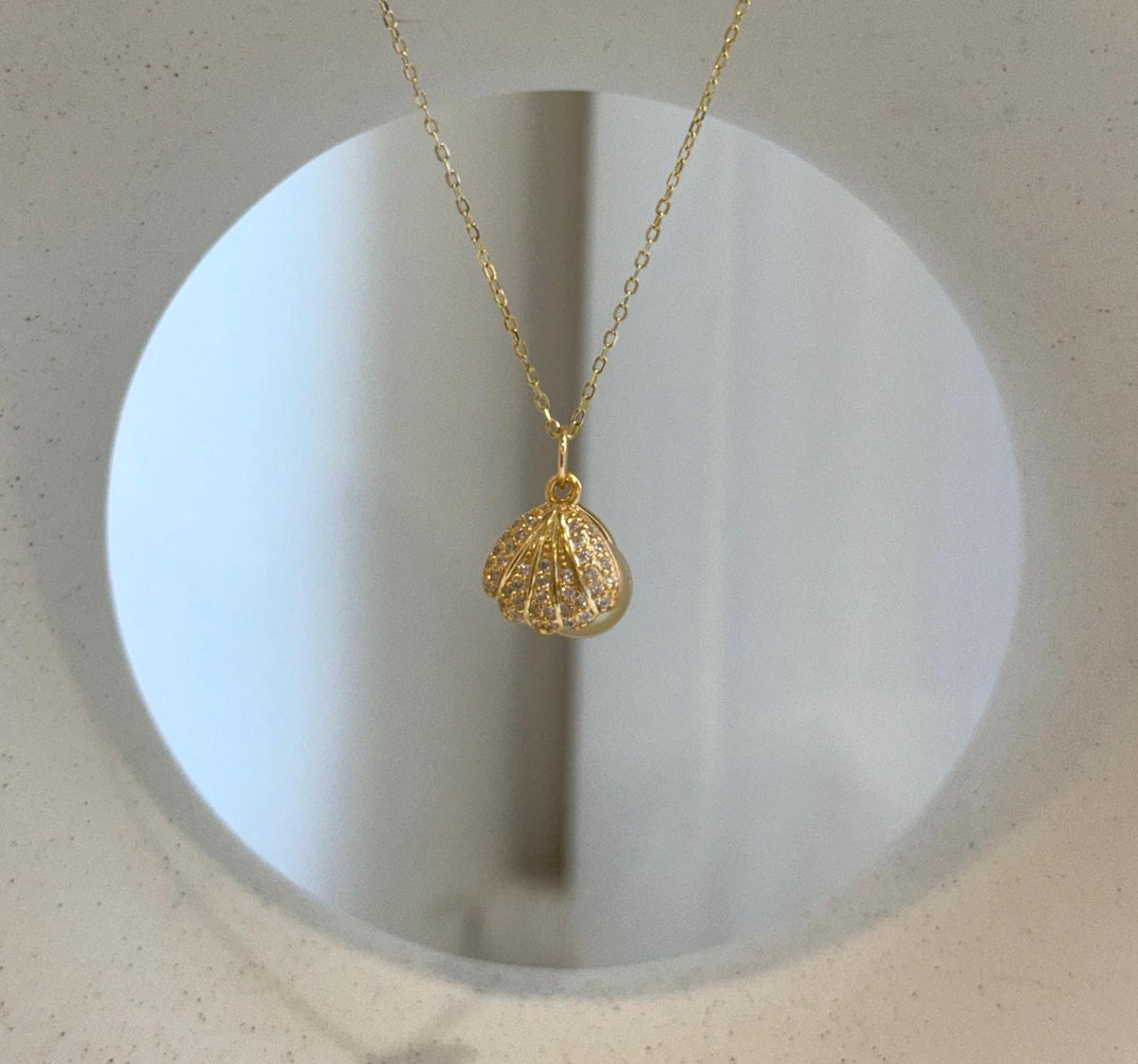 Elly’s 8.1mm South Sea deep tea Gold ocean Pearl Shell pendant: Extreme luster mirrored, 1.1x1.5cm, S925 silver pendant.