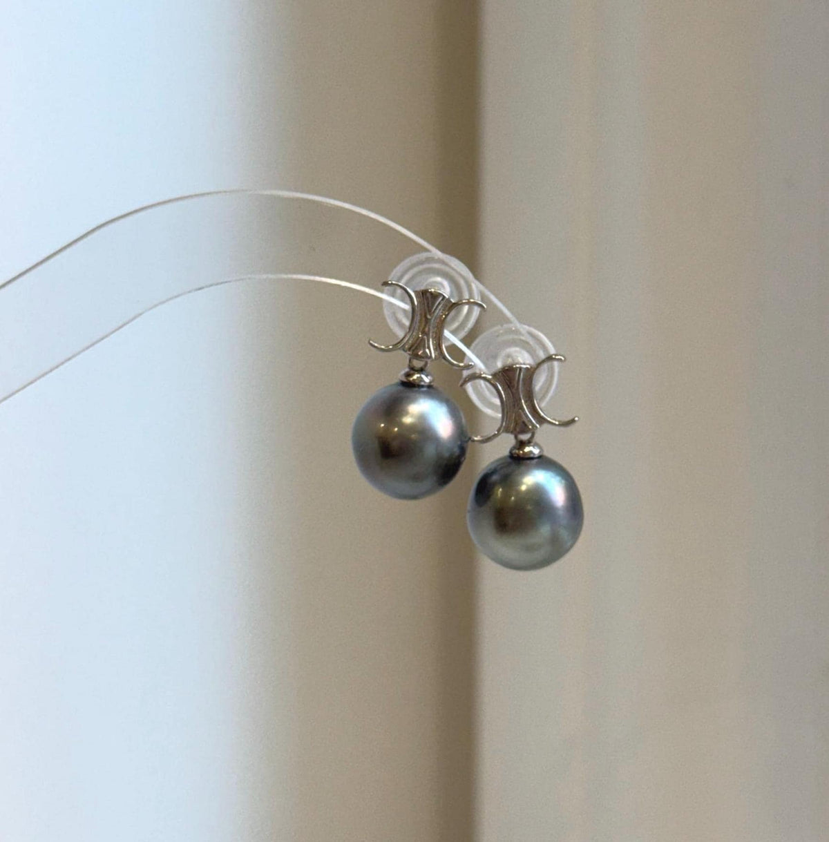 Elly’s 11.7mm Tahitian Platinum ocean Pearls Earrings: Extreme luster Mirrored, 2cm high, S925 silver cool fancy earrings.