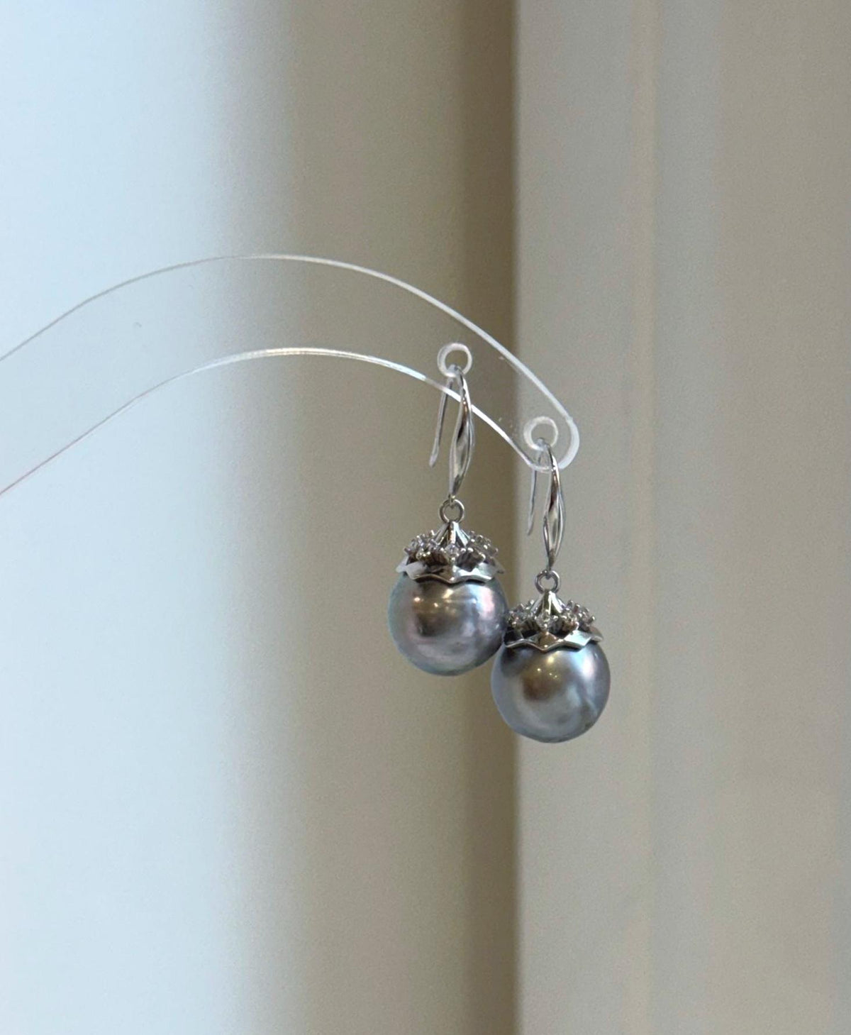 Elly’s 11.1mm Tahitian Platinum ocean Pearls Earrings hooks: Extreme luster Mirrored, 2.7cm high, S925 silver cool fancy earrings.