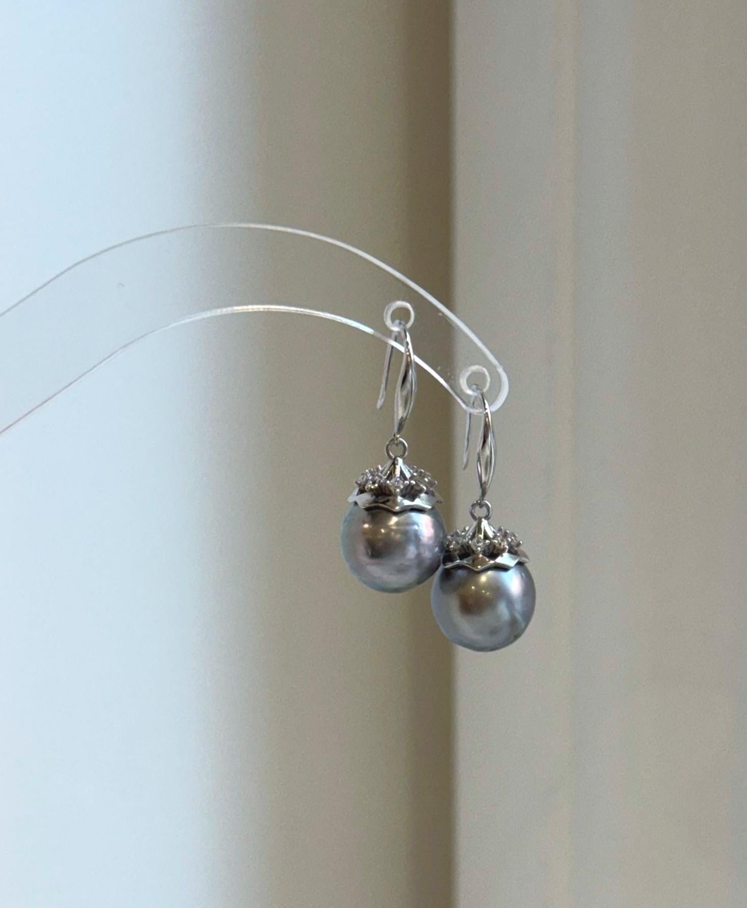 Elly’s 11.1mm Tahitian Platinum ocean Pearls Earrings hooks: Extreme luster Mirrored, 2.7cm high, S925 silver cool fancy earrings.
