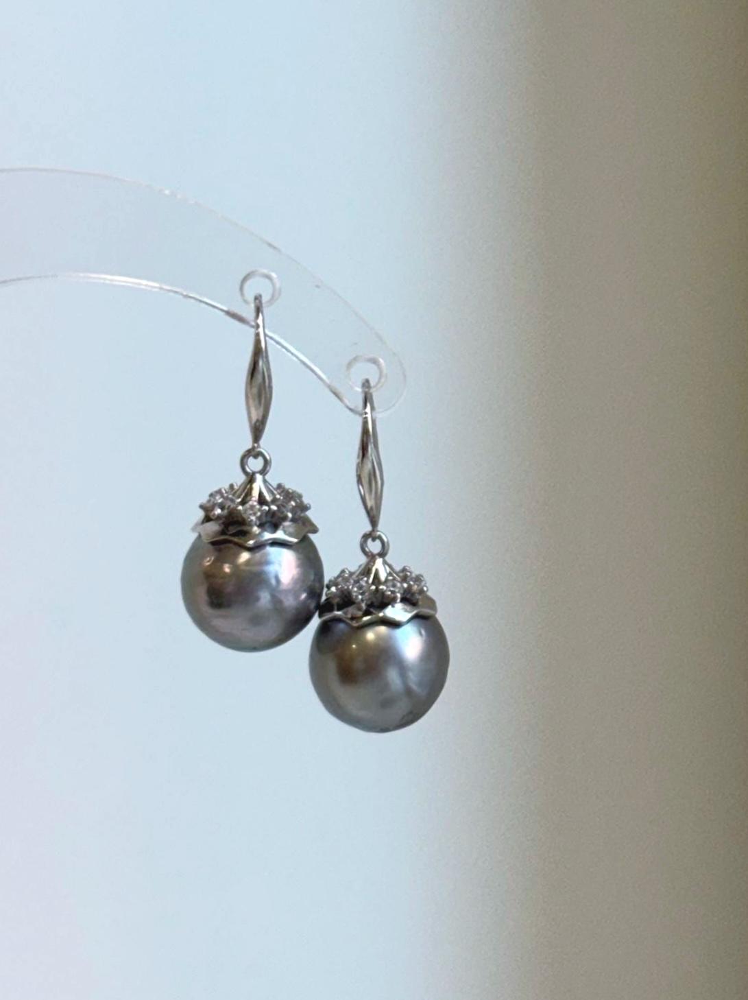 Elly’s 11.1mm Tahitian Platinum ocean Pearls Earrings hooks: Extreme luster Mirrored, 2.7cm high, S925 silver cool fancy earrings.