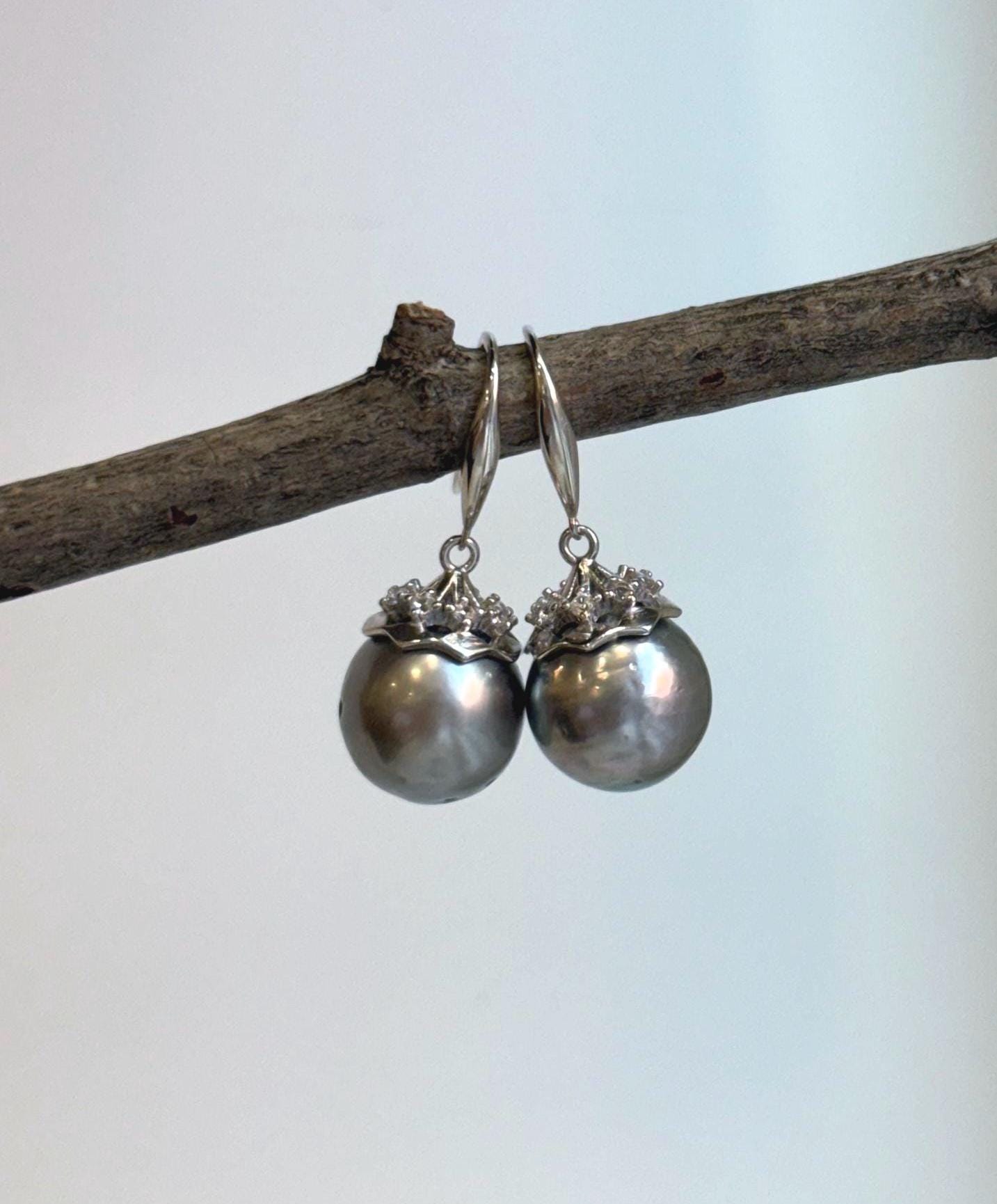 Elly’s 11.1mm Tahitian Platinum ocean Pearls Earrings hooks: Extreme luster Mirrored, 2.7cm high, S925 silver cool fancy earrings.