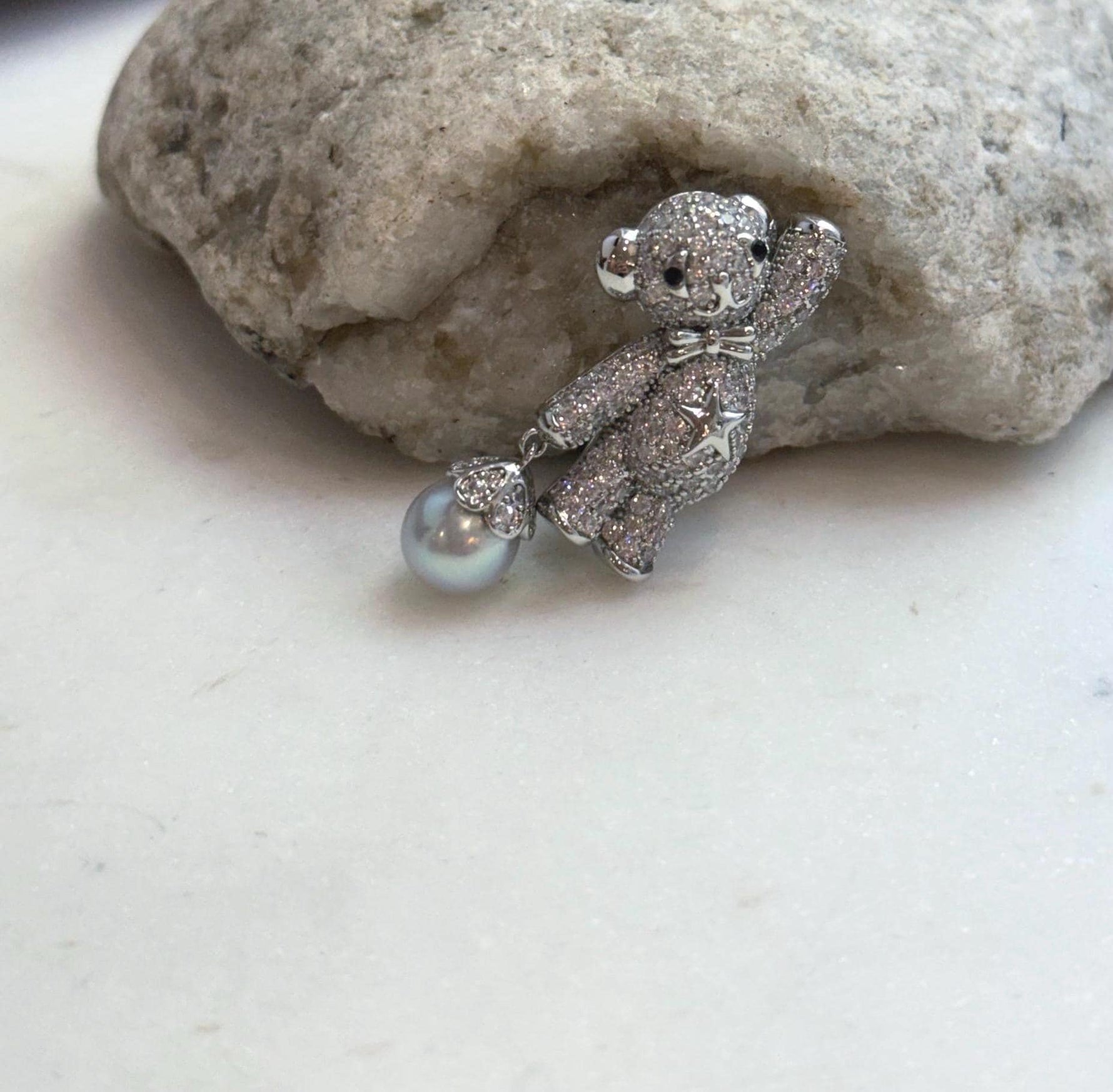 Genuine Akoya pearl teddy bear pin with mirror luster