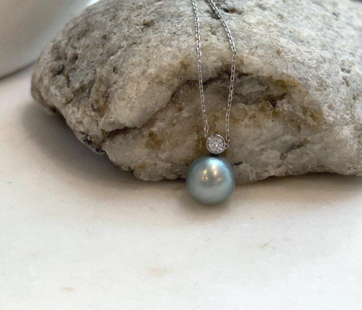 Elly’s 10.4mm Tahitian silver blue ocean Pearl pendant: Extreme luster mirrored, 1.4cm high, S925 silver pendant.