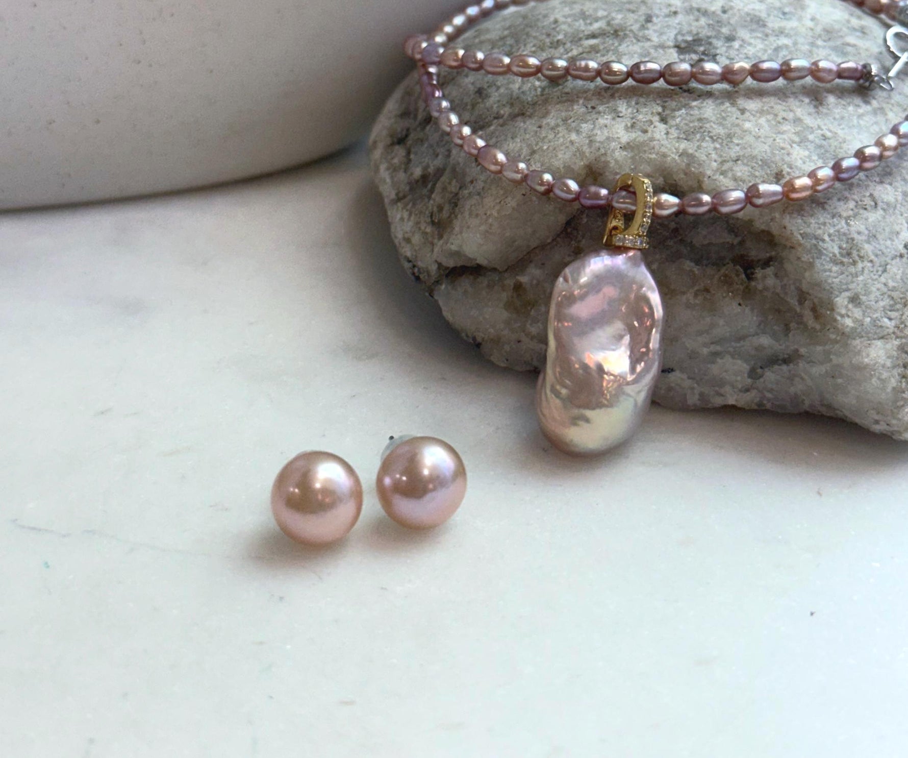 Natural pink rose freshwater pearl jewelry set for women.