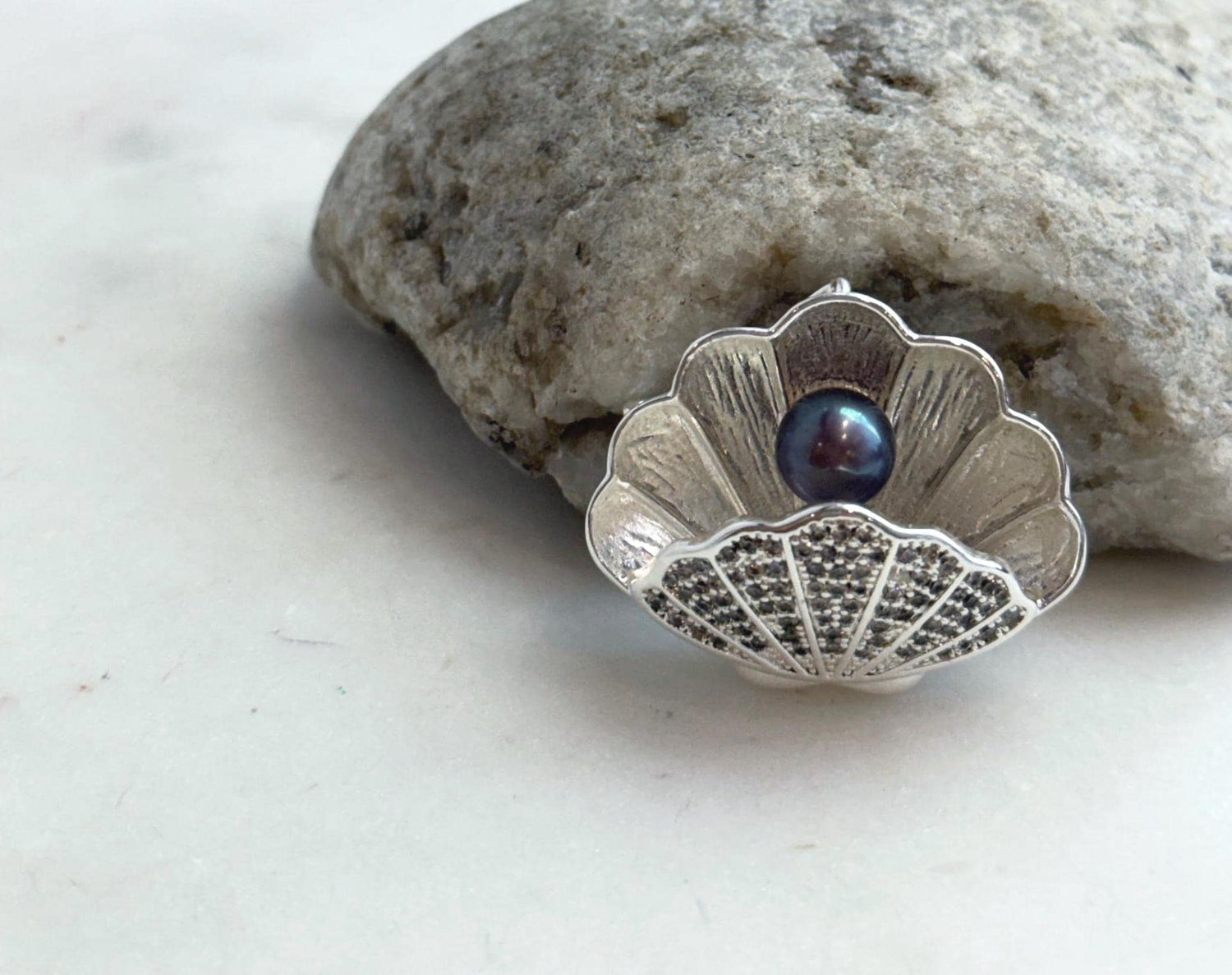 Elly’s Purple plum Freshwater Pearl Shell Brooch Pendant 2in1: Extreme luster mirrored, 8.7mm, 3.7x3cm, no chain.