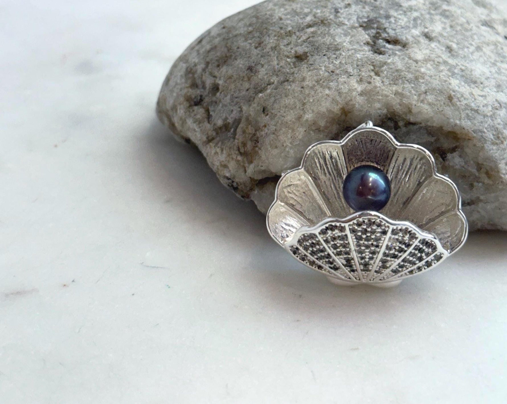 Elly’s Purple plum Freshwater Pearl Shell Brooch Pendant 2in1: Extreme luster mirrored, 8.7mm, 3.7x3cm, no chain.