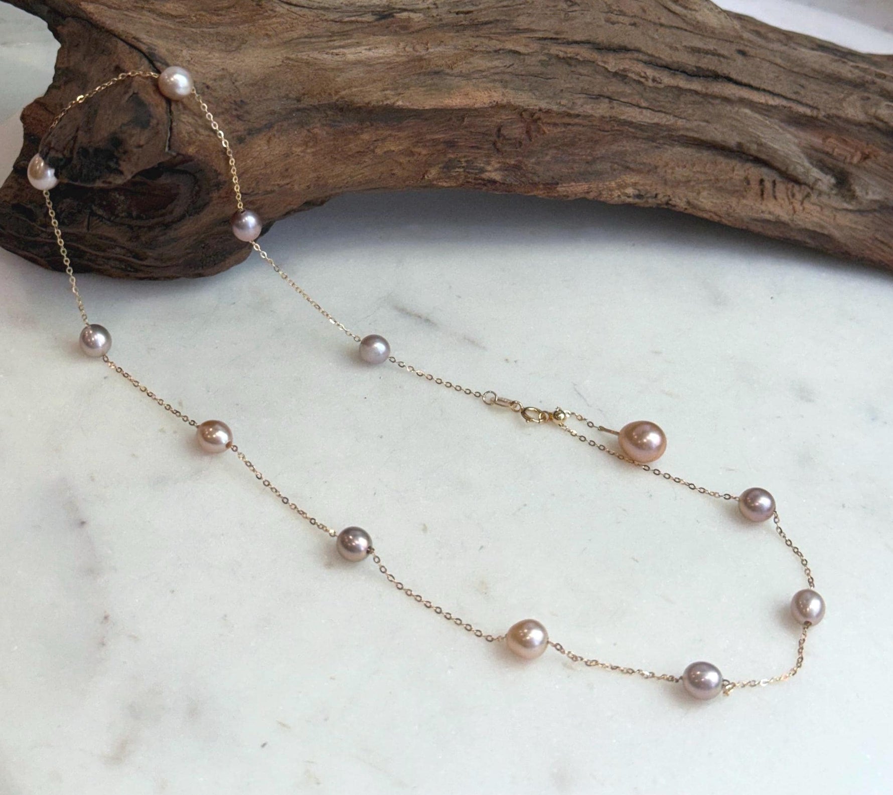 S925 sterling silver necklace set with Akoya pearl pendant and natural freshwater Keshi pearls.