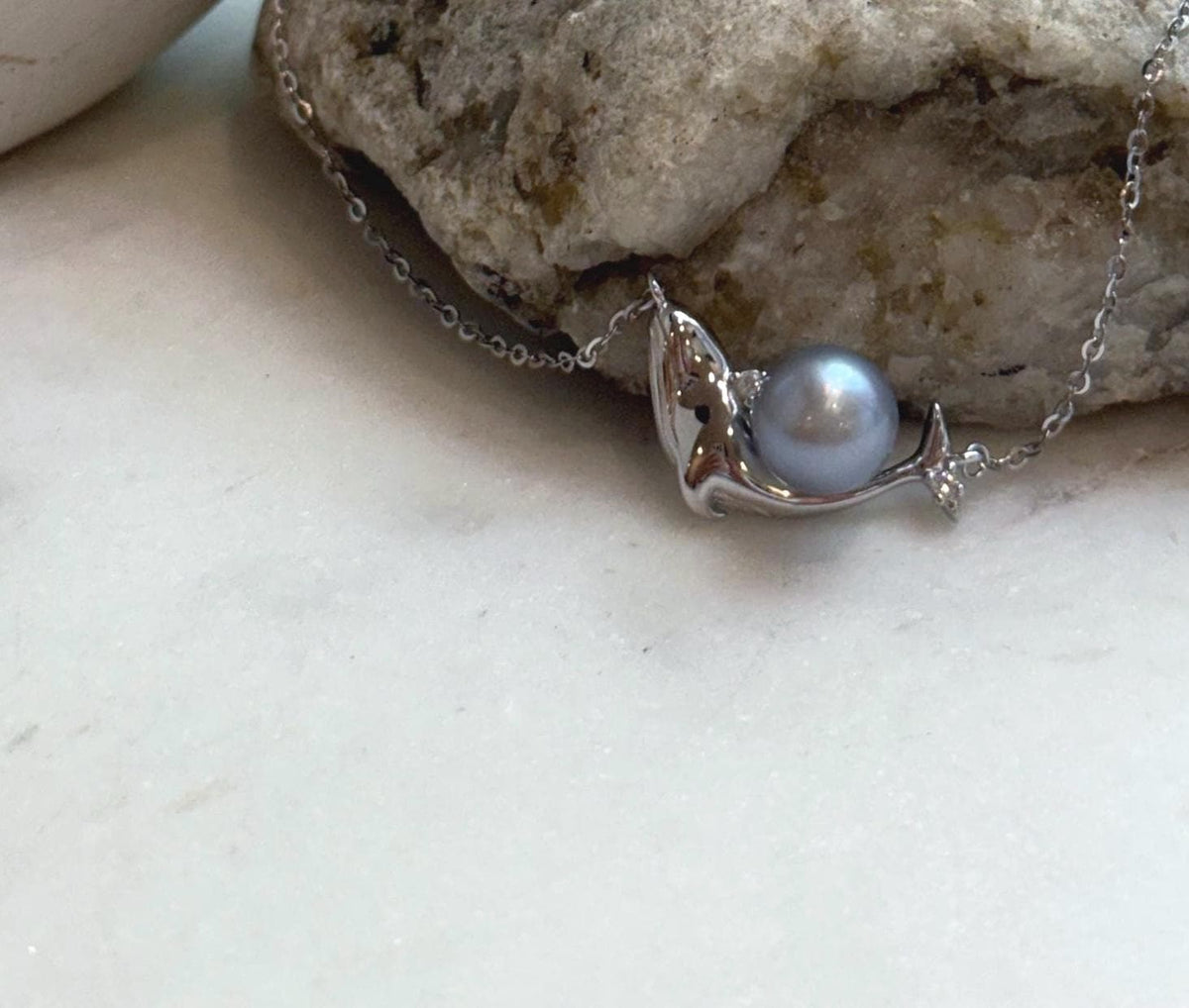 Elly’s 9.1mm Tahitian ocean Pearl Dolphin pendants chain set: Extreme luster, S925 silver chain set.