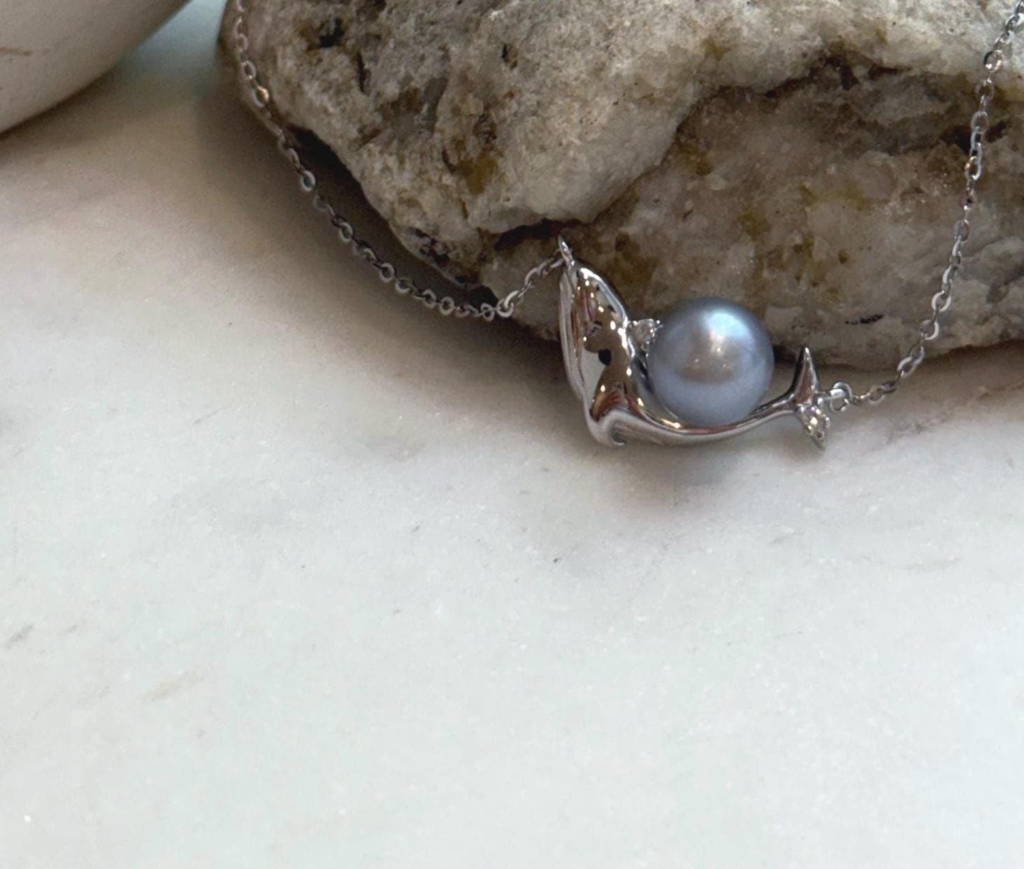 Elly’s 9.1mm Tahitian ocean Pearl Dolphin pendants chain set: Extreme luster, S925 silver chain set.