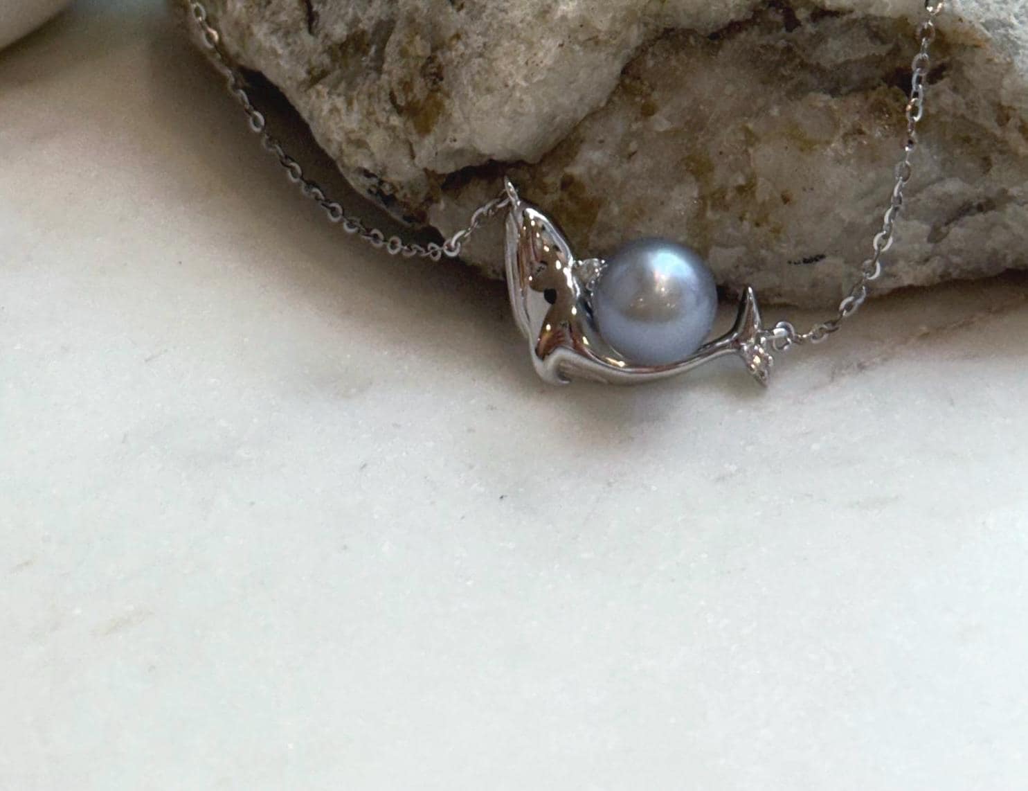 Elly’s 9.1mm Tahitian ocean Pearl Dolphin pendants chain set: Extreme luster, S925 silver chain set.