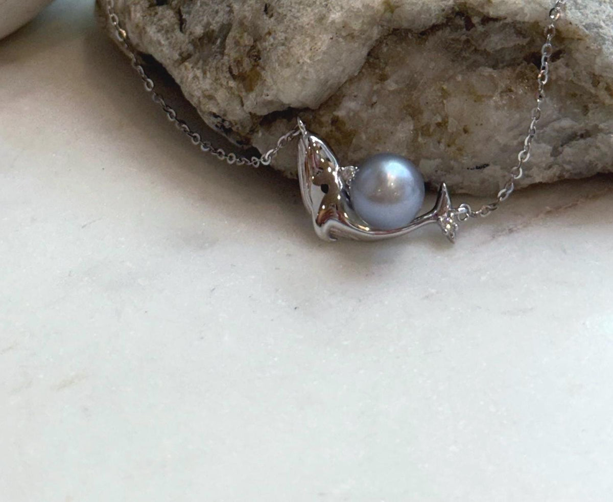 Elly’s 9.1mm Tahitian ocean Pearl Dolphin pendants chain set: Extreme luster, S925 silver chain set.