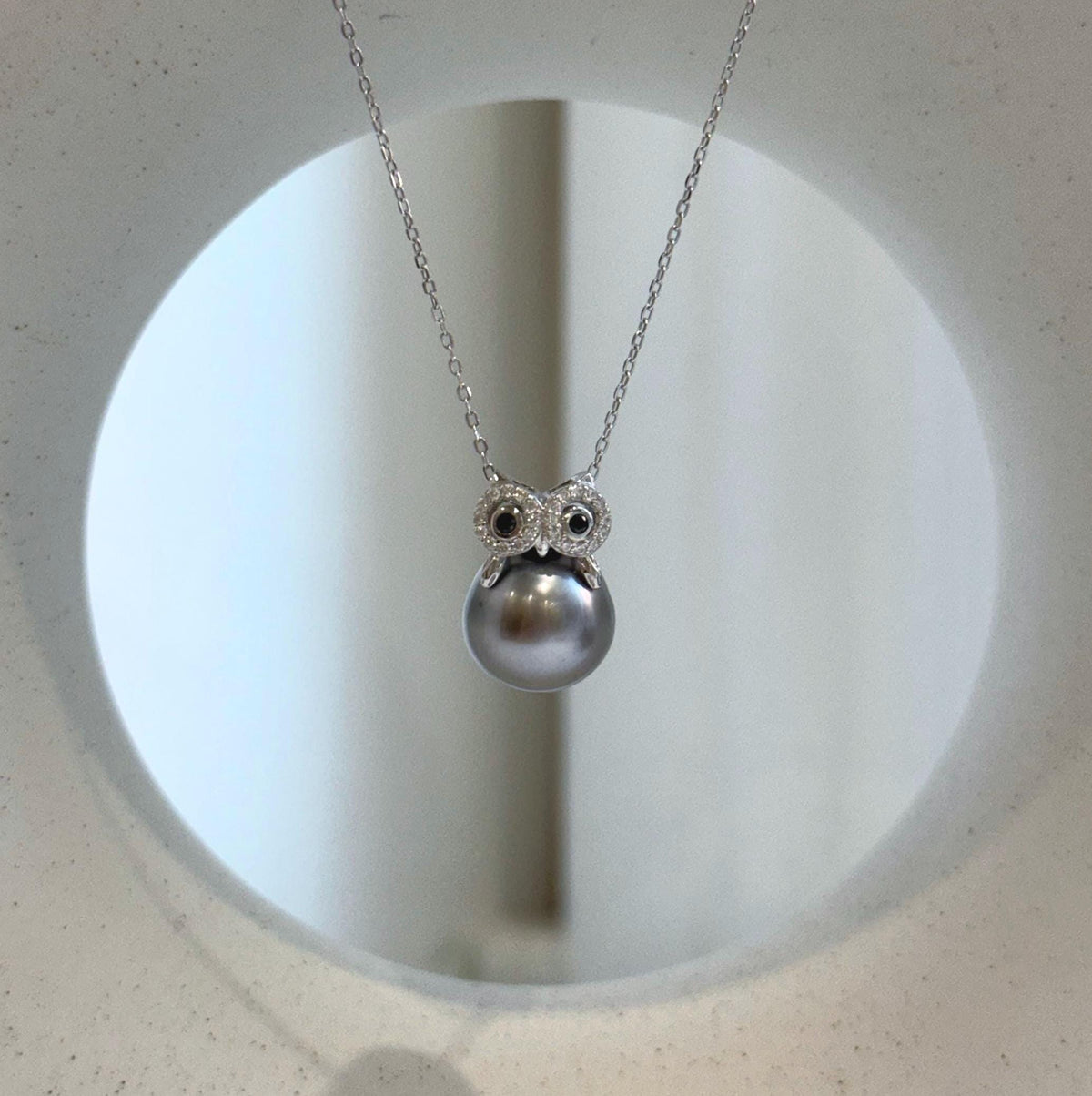 Elly’s 11.7mm Tahitian Platinum ocean Owl pendant: Extreme luster mirrored, S925 silver pendant.