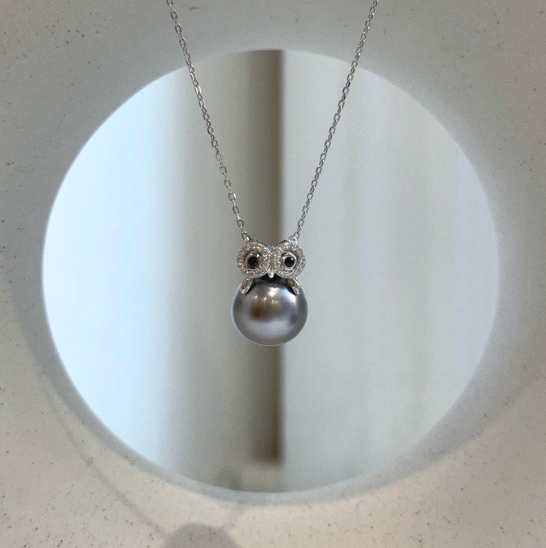 Elly’s 11.7mm Tahitian Platinum ocean Owl pendant: Extreme luster mirrored, S925 silver pendant.